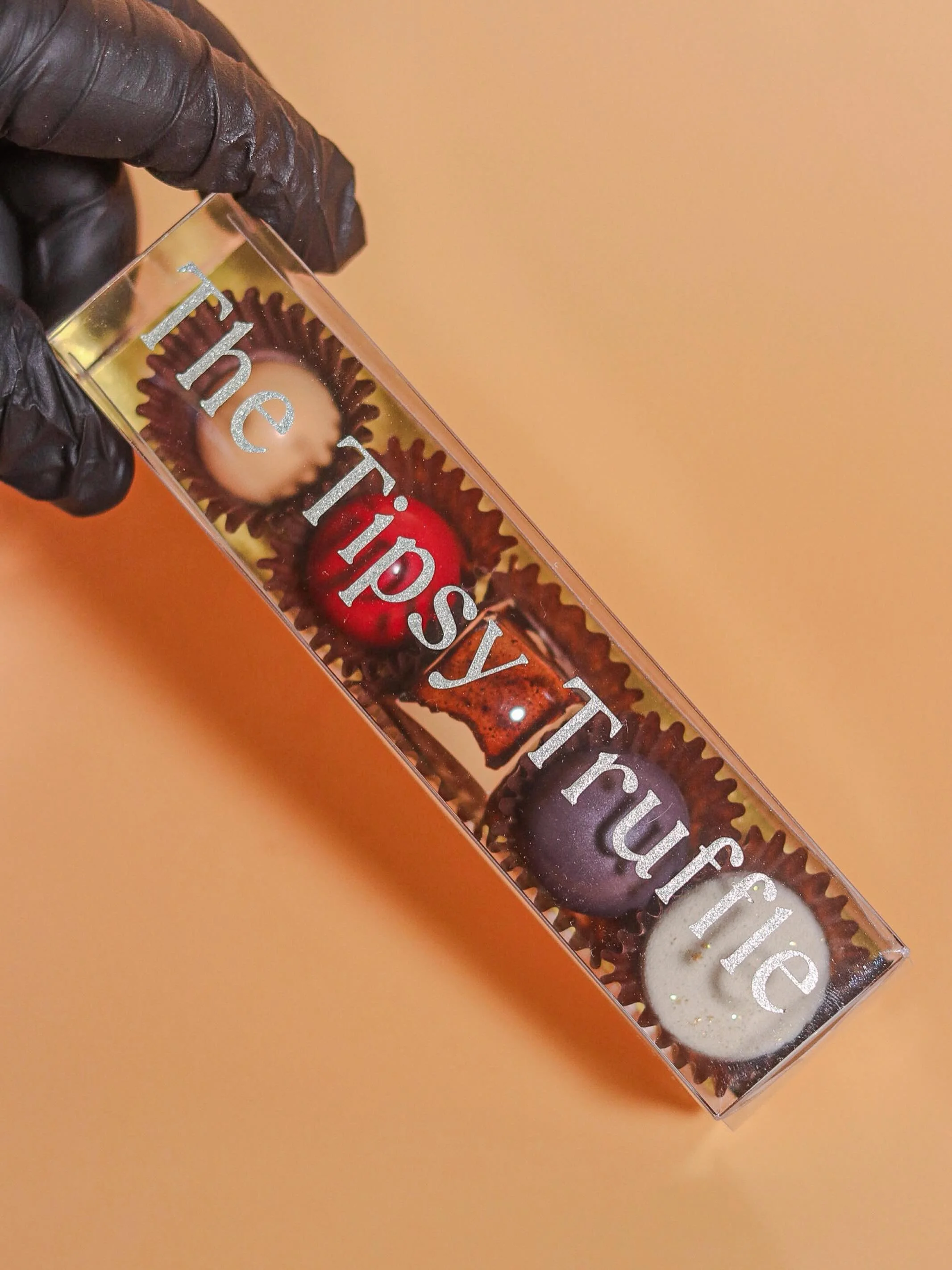 Not your average chocolate box! Customize your own chocolate flight with unique flavors, liquor infusions, and personalized touches made to impress ✨🍫
.
.
.
.
.
.

#chocolateart #chocolatecraft #miamichocolate #miamidesserts #chocolatiers