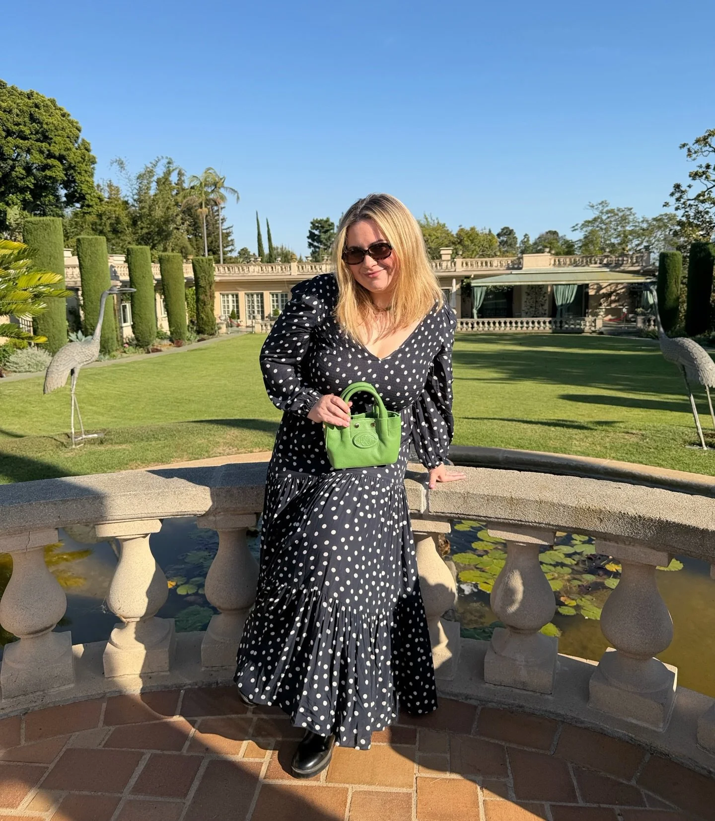 Prettiest spot for @hammittla summer ☀️ (wearing @rixo) #virginiarobinsongardens #hammitt