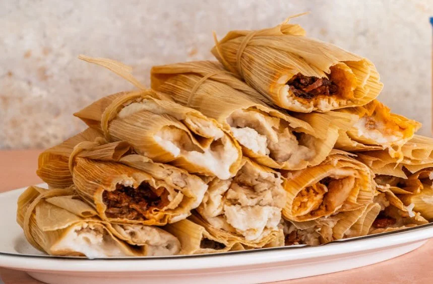 I will be selling TAMALES today!!!
*Pork in red sauce
*Chicken in green sauce
*Jalapeños w/ Cheese
$25 for a dozen (you can mix and match)
$2.75/each
Message me to place your orders before it’s too late!