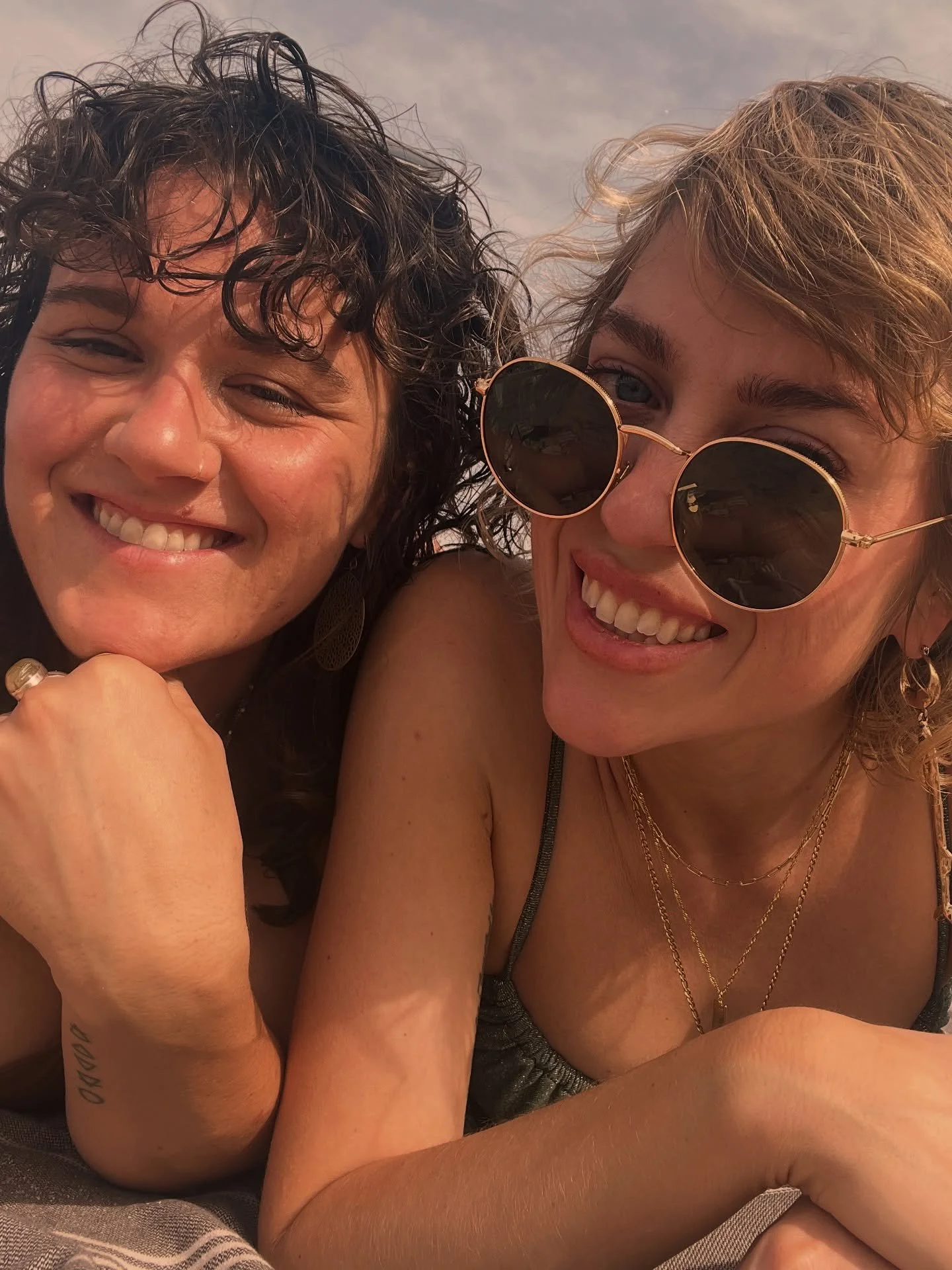 Photo dump of the holiday season thus far and wrapping up the year. 🎁 

It&rsquo;s been potent and intense and a wild rollercoaster of change and upheaval and expansion. 

Lots of putting myself out there and sharing my gifts as a healer and entrepr