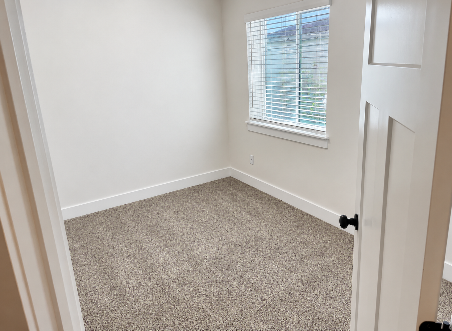 Bright, natural real estate interior-9.png