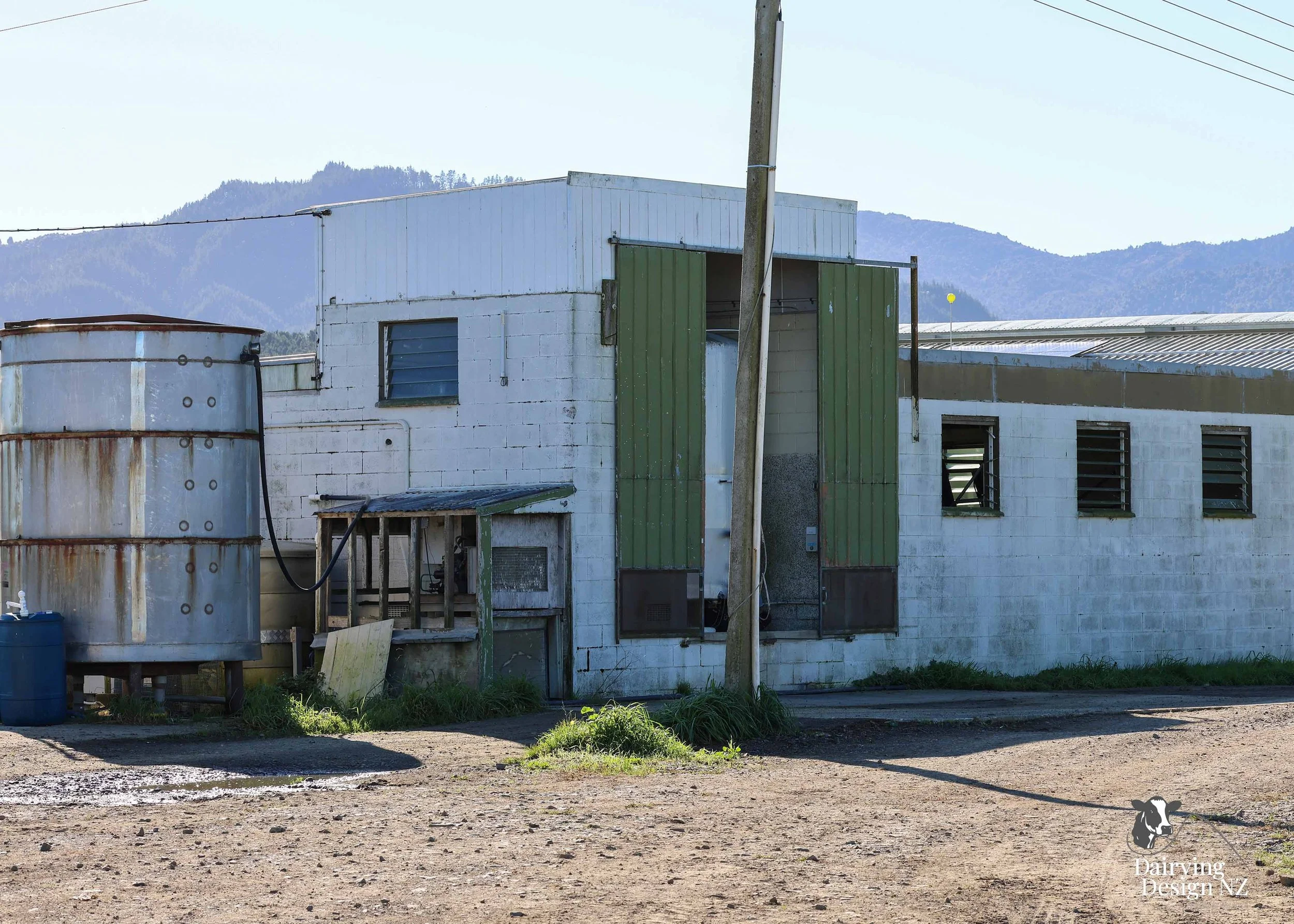  Waikato rotary dairy shed development designed for efficient milking and cow flow built by Don Chapman Waikato Ltd, featuring a Kopu Engineering Platform, yard work by Leask Engineering, milking plant by Ngatea Milking &amp; Pumping, Milkhub system 