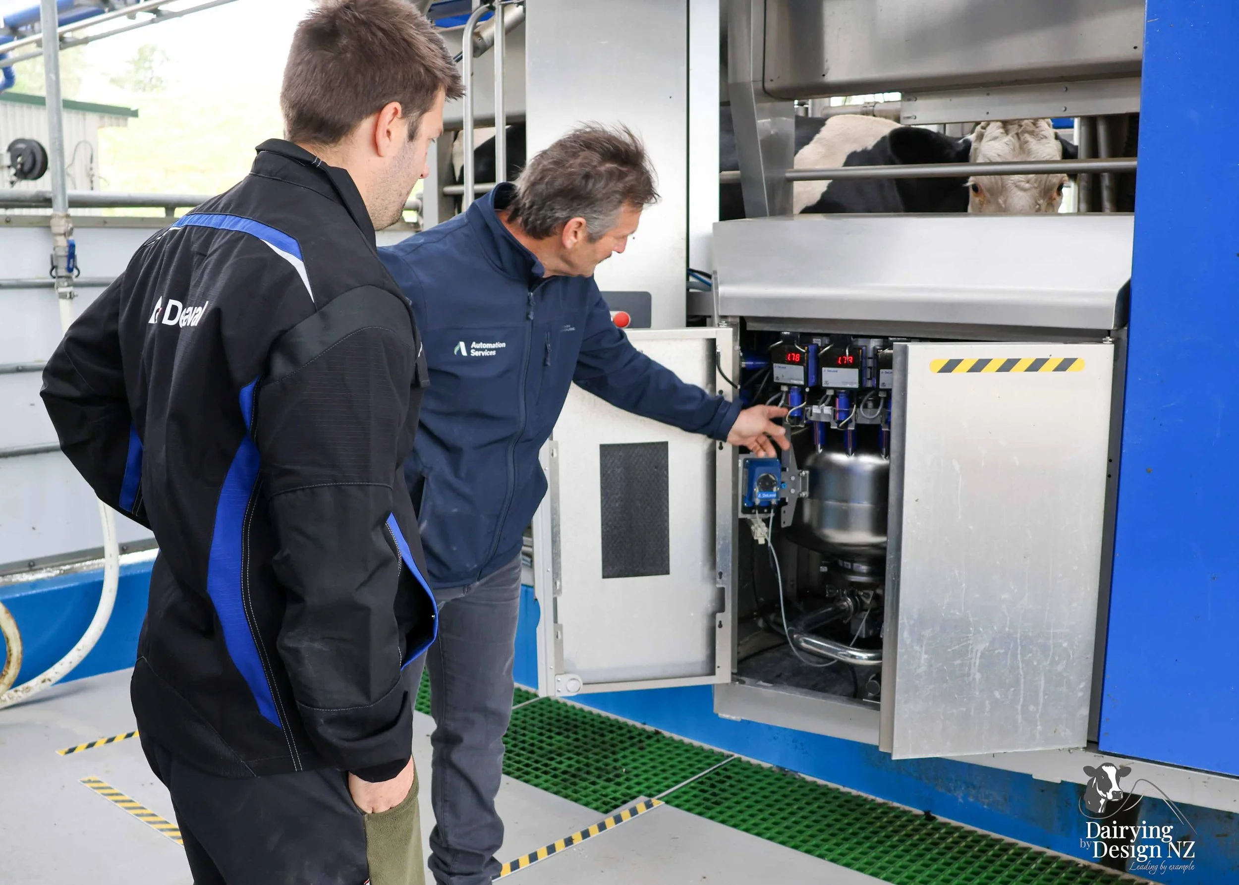  Central Plateau robotic dairy shed development designed for efficient milking and cow flow. Robots by Automation Services, yard work by ABC Milking Equipment, Animal Handling system by The Wrangler, Machinery by Giltrap Agrizone, project for Peter &