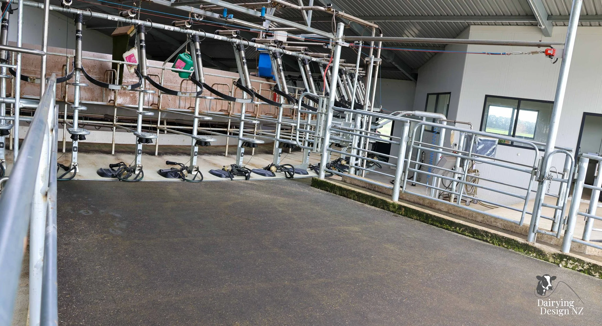  Waikato rotary dairy shed development designed for efficient milking and cow flow built by Don Chapman Waikato Ltd, featuring a Moa Rotary Platform, yard work by Leask Engineering, Earthworks by Waihou Excavation, Electrical work by Electronz, Efflu