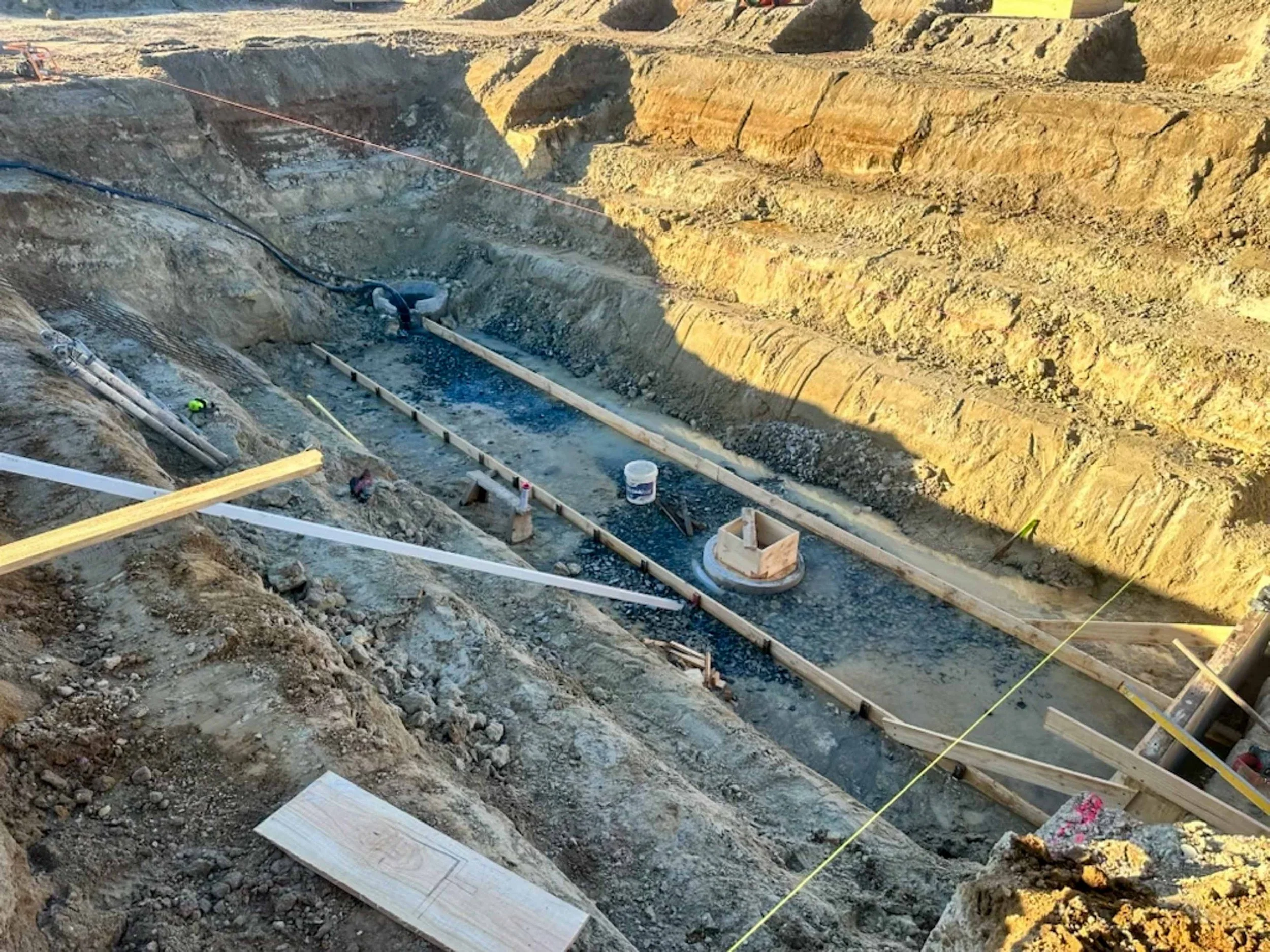  Waikato rotary dairy shed development designed for efficient milking and cow flow built by Don Chapman Waikato Ltd, featuring a Moa Rotary Platform, yard work by Leask Engineering, Earthworks by Waihou Excavation, Electrical work by Electronz, Efflu