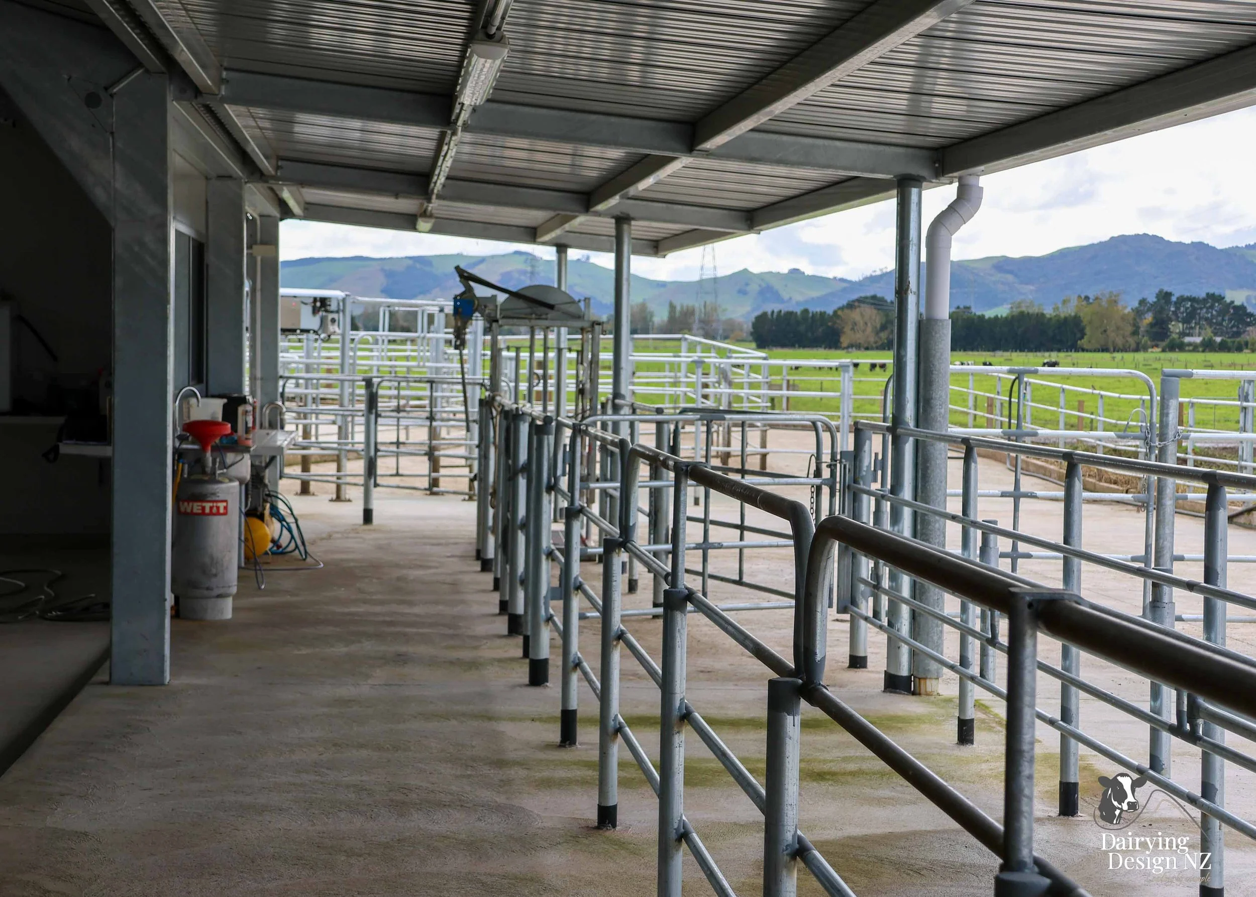  Waikato rotary dairy shed development designed for efficient milking and cow flow built by Don Chapman Waikato Ltd, featuring a Moa Rotary Platform, yard work by Leask Engineering, Earthworks by Waihou Excavation, Electrical work by Electronz, Efflu