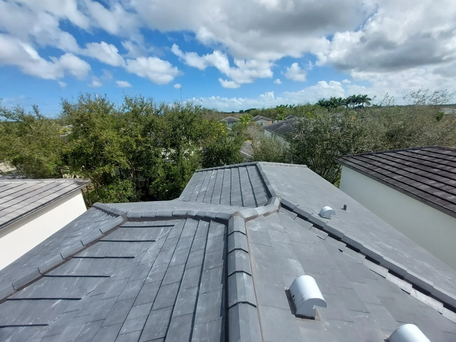 New tile roof in oasis community in homestead7.jpeg