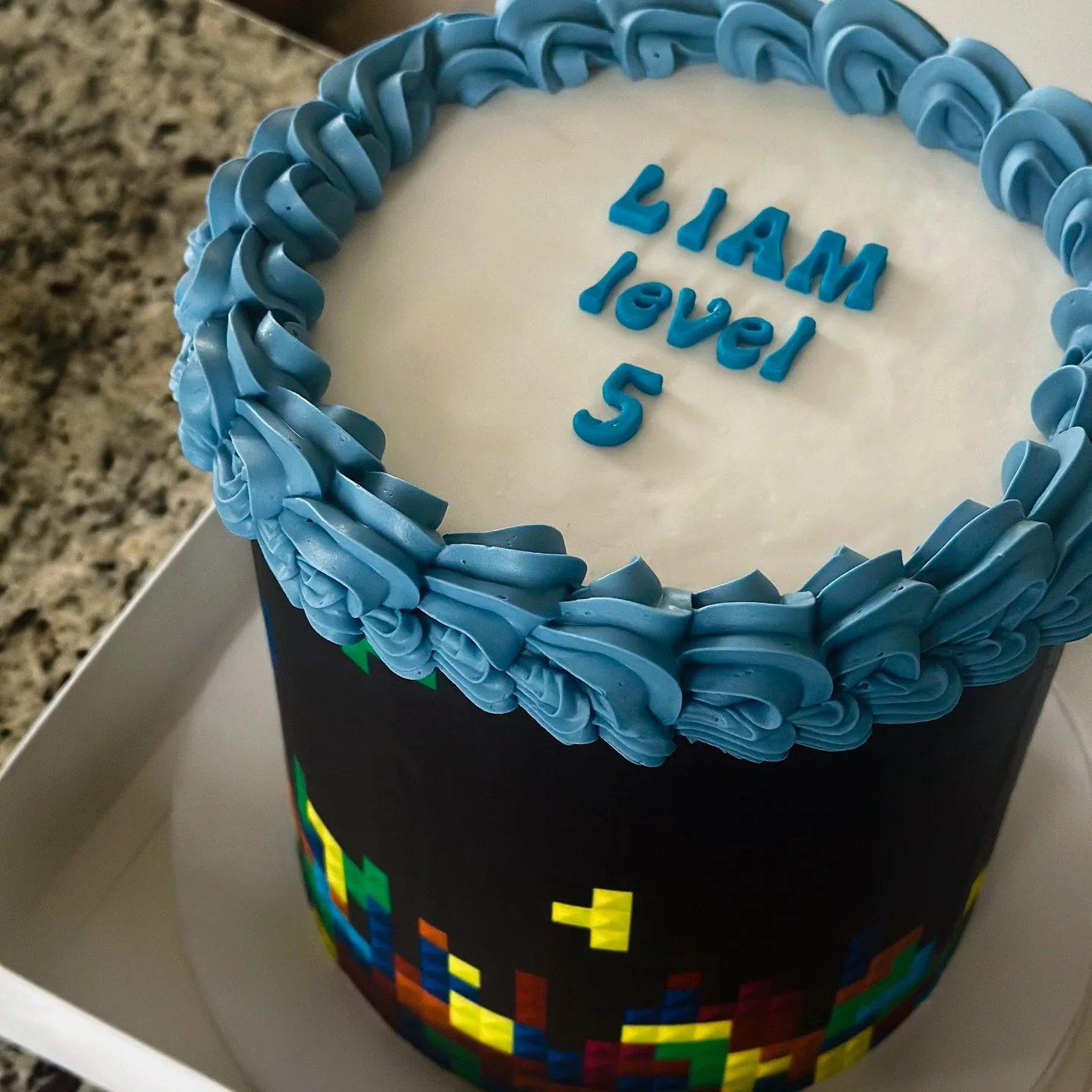 Not the prettiest picture ever taken but a *very important* cake nonetheless&mdash;Joeycakes first cake for @icingsmiles ! 

@icingsmiles is a nationwide nonprofit organization that does great work, delivering dream cakes at no charge to kids impacte