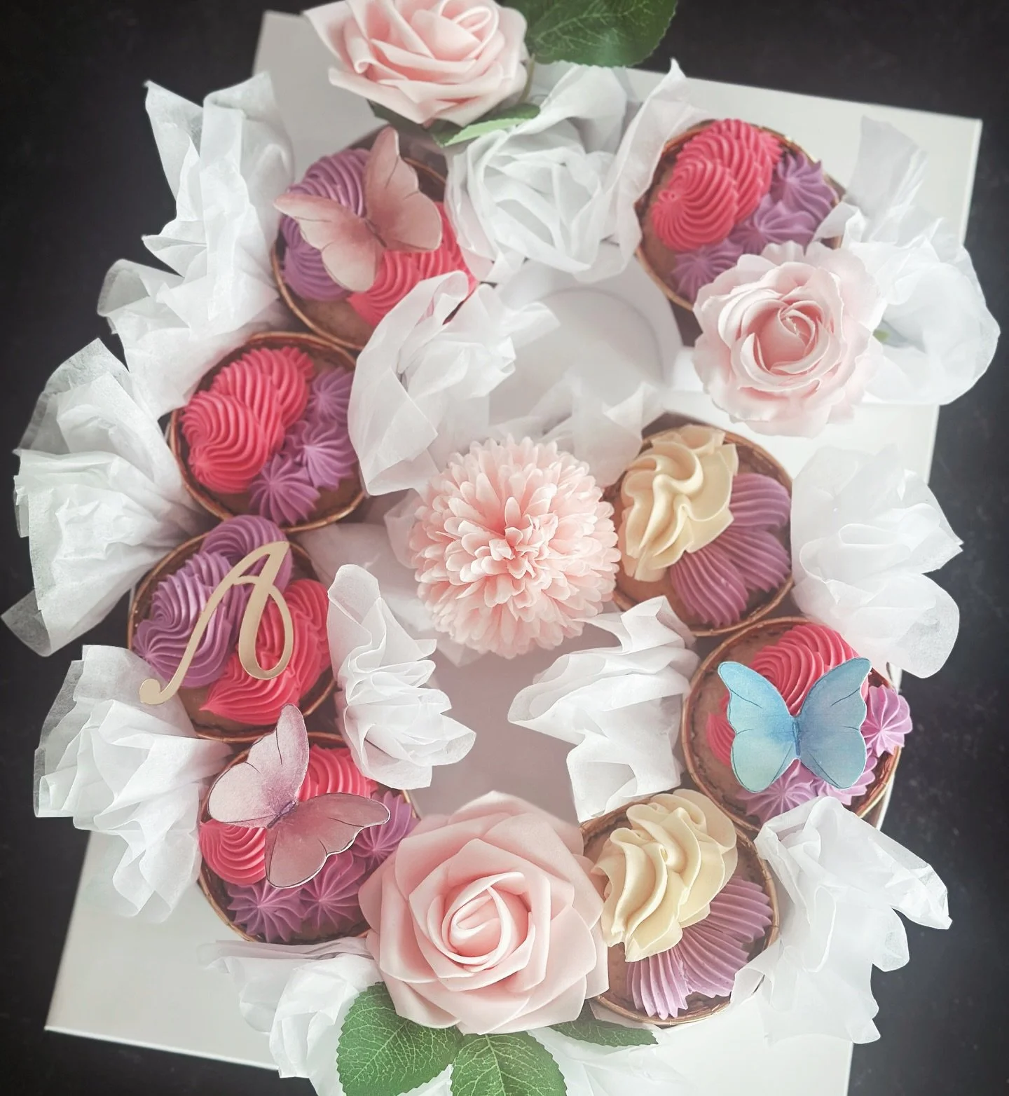 Half a year deserves a whole lot of sweetness ✨🌸 These custom cupcakes were designed in the shape of a &ldquo;6&rdquo; to celebrate my client&rsquo;s little one turning 6 months old. Soft florals, delicate butterflies, and luxe piping made this set 