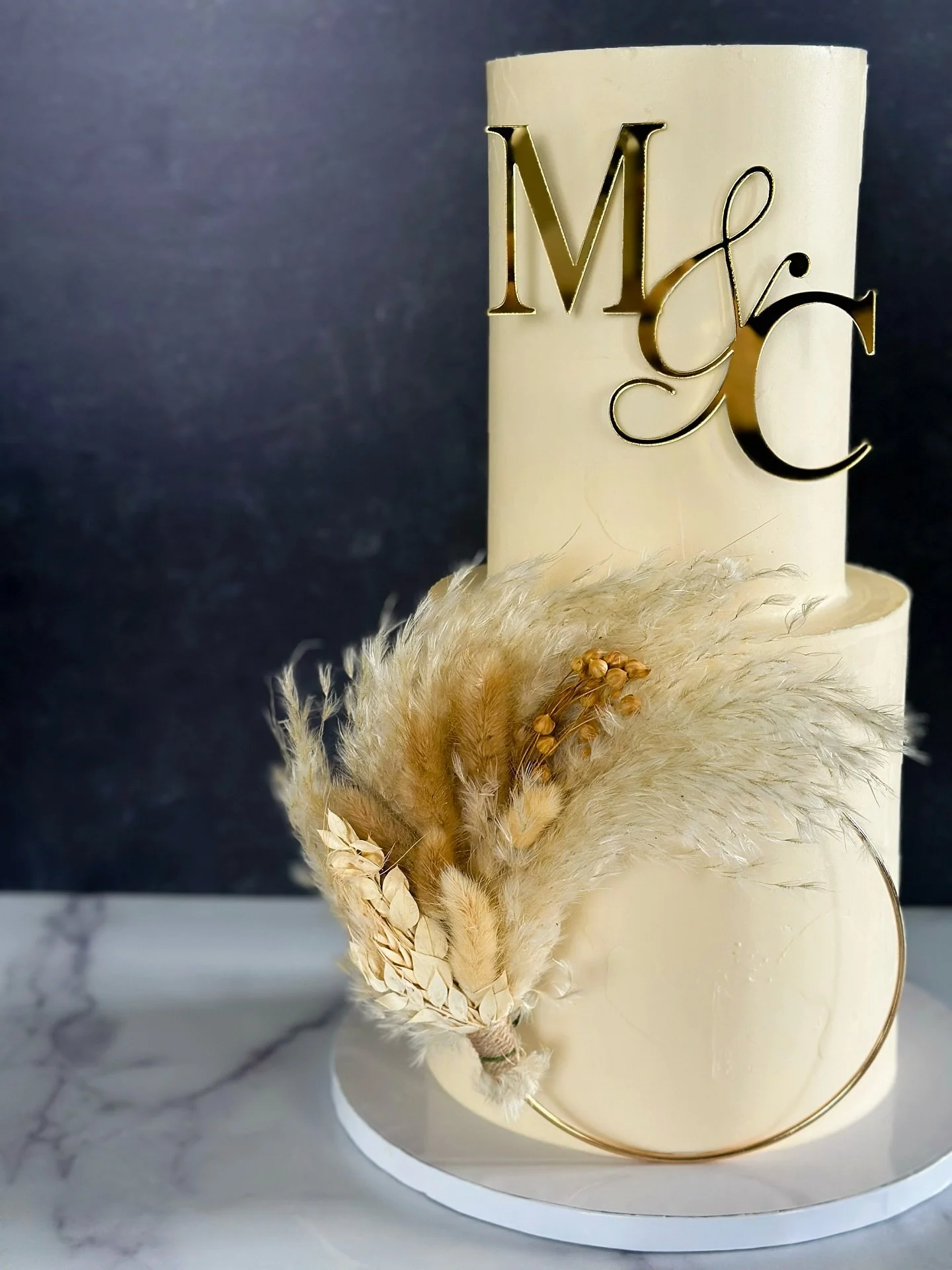 A modern + timeless moment ✨ Loved creating this elegant wedding cake for M &amp; C this past weekend. Thank you both for trusting me to be a part of your beautiful celebration 💛
And a special thank you to @gina_at_3acres for the referral&mdash;alwa