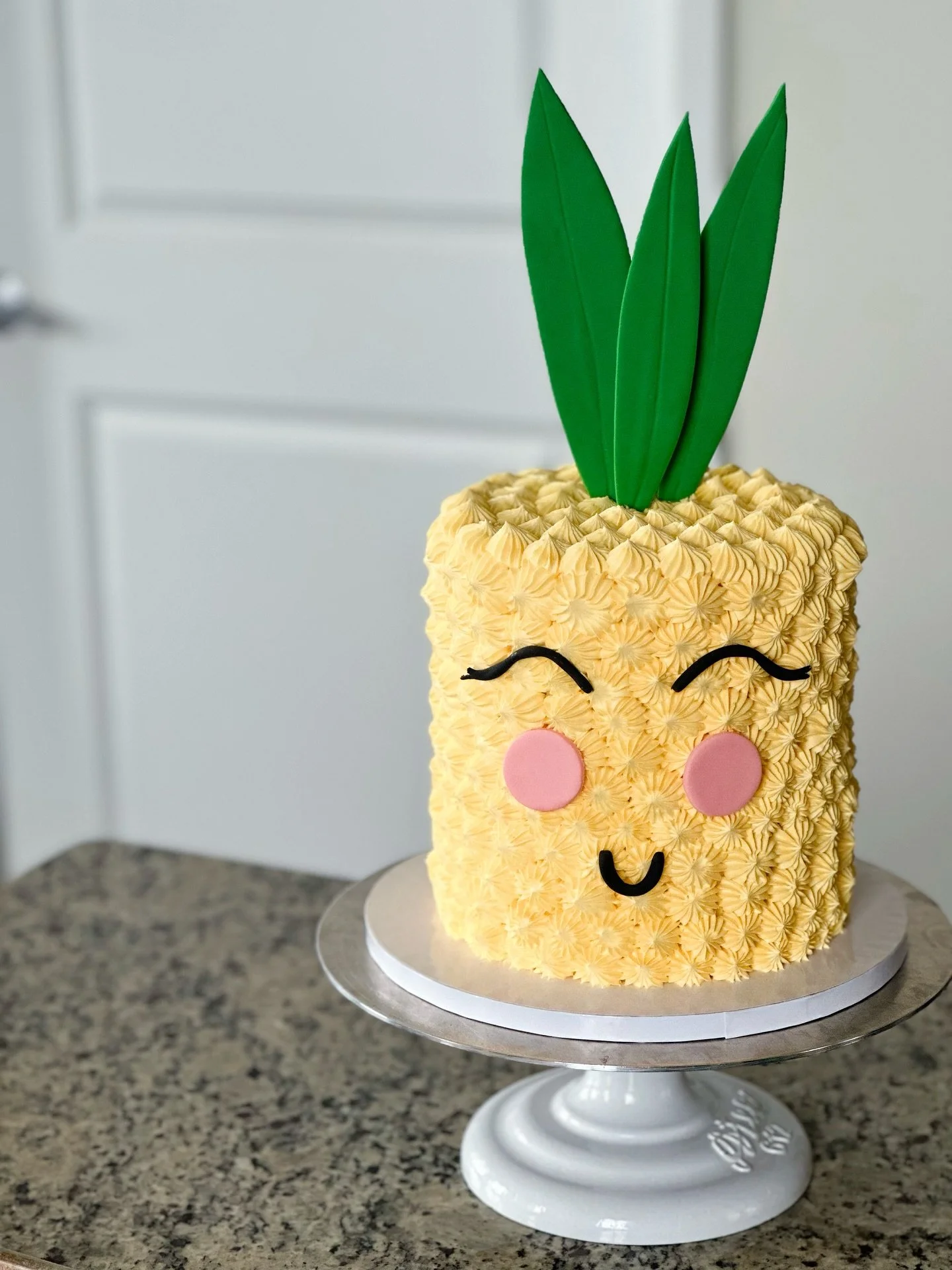 Playful meets polished. ✨🍍
This pineapple-inspired cake was all about texture, clean details, and a little touch of joy.
Sometimes the simplest designs bring the biggest smiles. 💛 #njcakes #jerseycityeats #hobokeneats #cake #pineapplecake