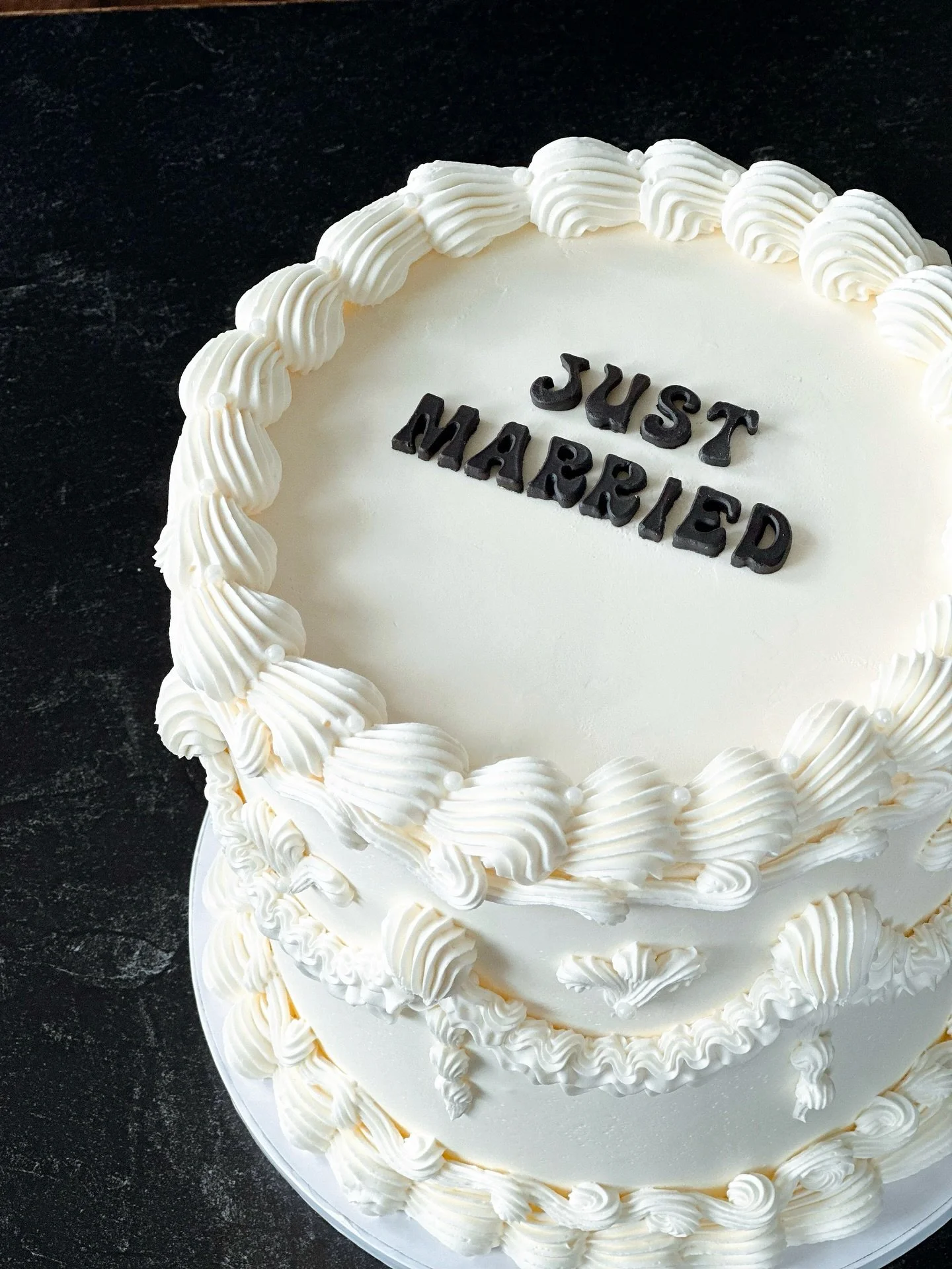 There&rsquo;s nothing sweeter than creating a bespoke wedding cake to celebrate the happiest of new beginnings 🤍✨ This couture design features timeless piping details, finished with a simple &ldquo;Just Married&rdquo; to mark the occasion.
Each Joey