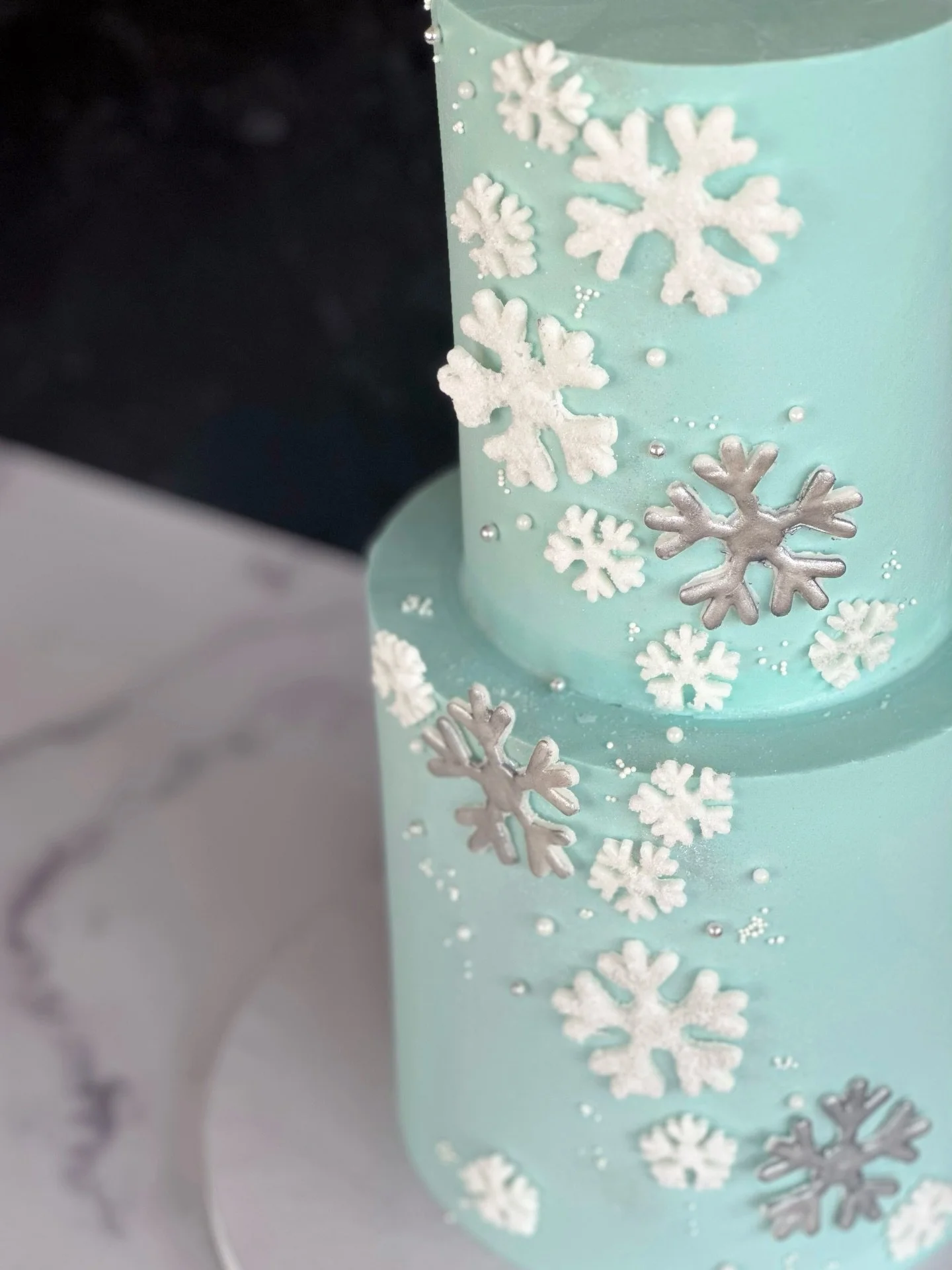 ❄️ How could I not post this dreamy snow cake today? ❄️ 

I love the fondant snowflakes&mdash;some covered in edible glitter snow, some hand-painted with edible silver! 

Inside, the flavor chosen by the client was one of my most popular&mdash;Raspbe
