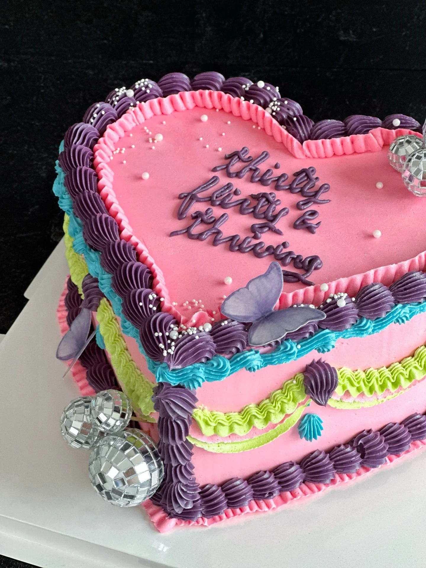 💫 Sometimes, more is more&mdash;and this cake is more. 

How rare is it that I get to pair a lime green swag with a neon blue piped border! 

Inside, a Joeycakes classic fav&mdash;Birthday Cake. Vanilla bean cake layers paired with vanilla bean butt