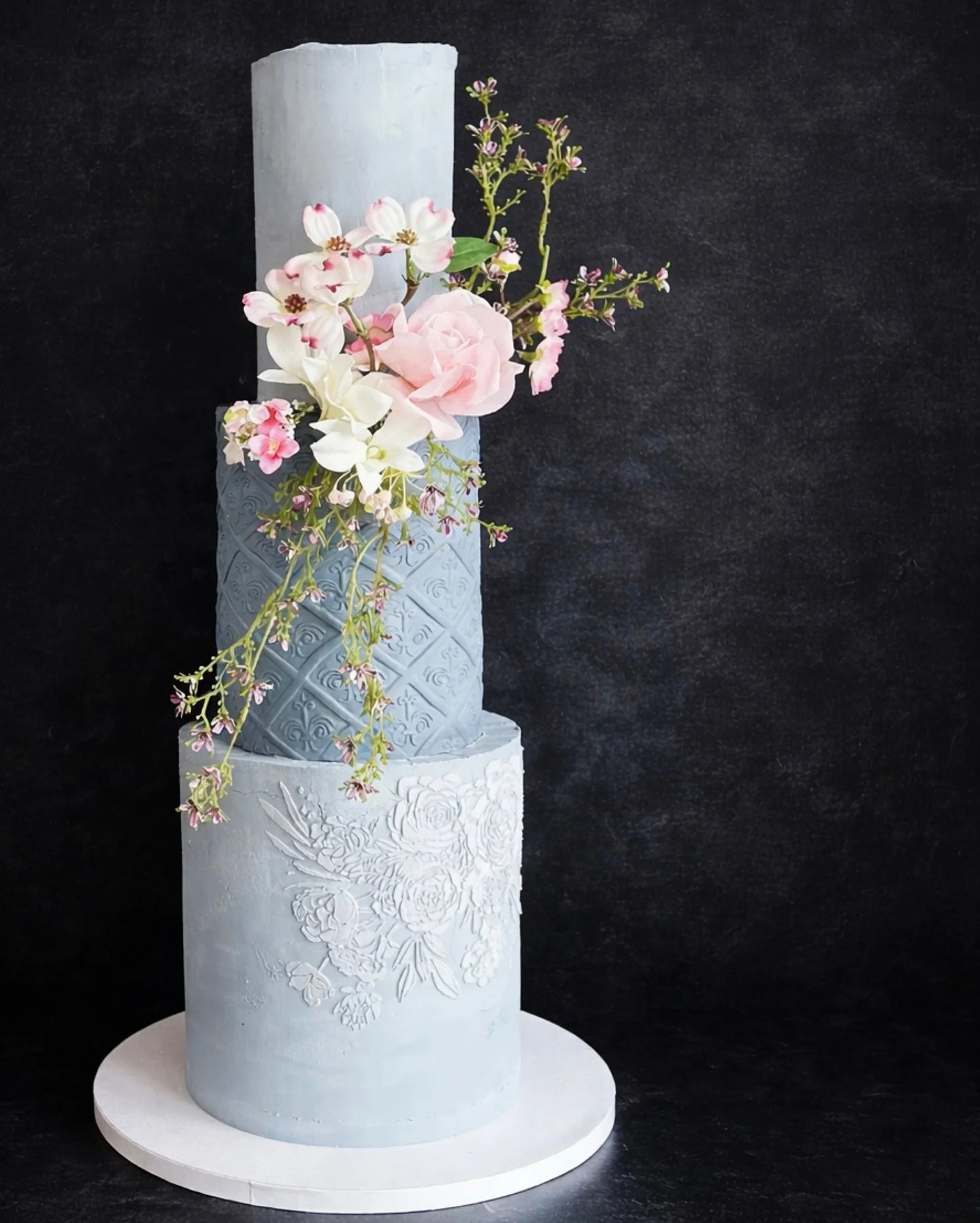 Made this gorgeous cake last week in a Ganache Wedding Cake class hosted by @tabi.cakes 
Thank you Ayo for the expert instruction! I learned things about ganache I didn&rsquo;t even know I needed to know&mdash;as well as tips on how to fix things whe