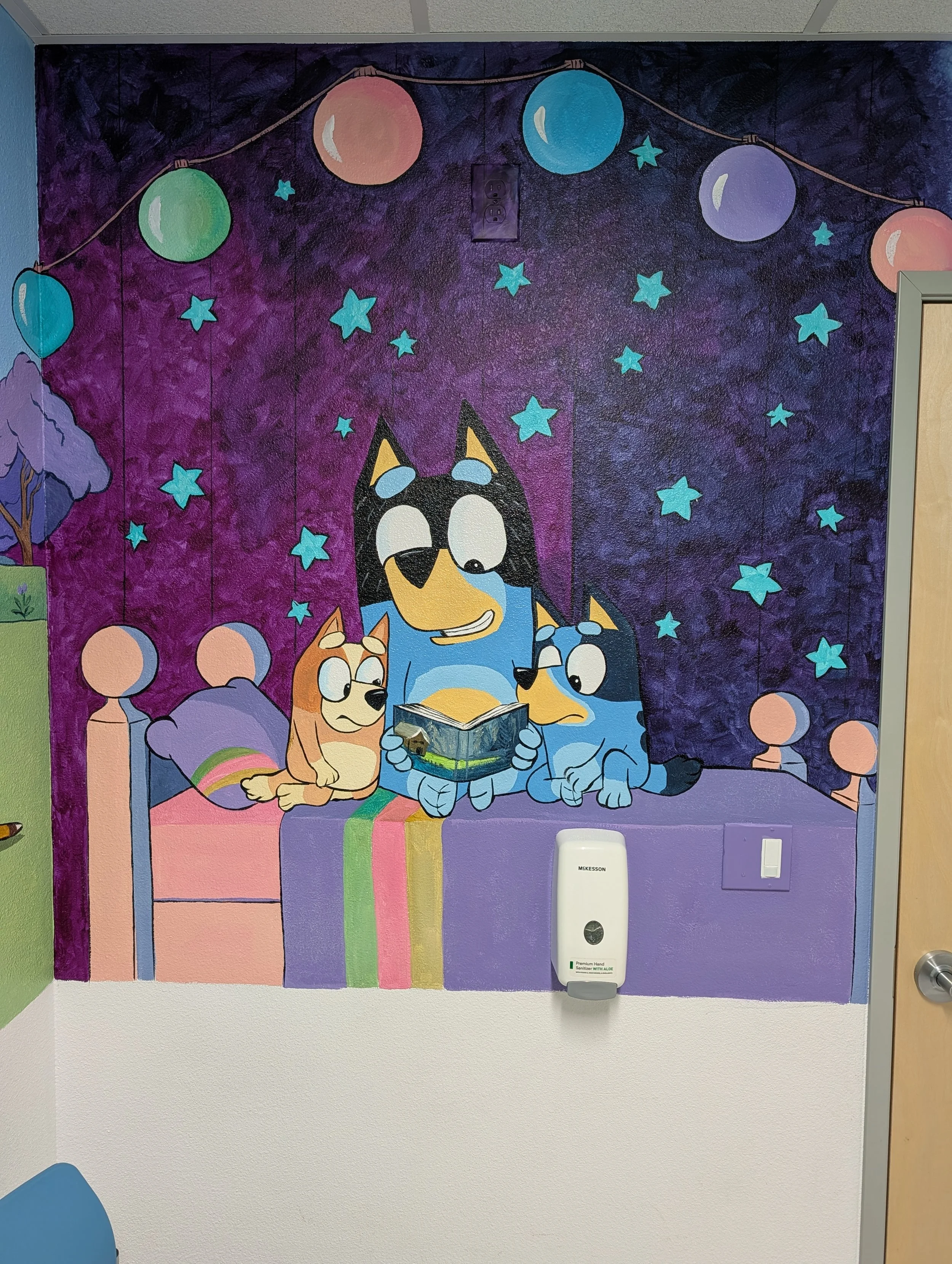 Bluey exam room with Dad reading a bedtime story to Bluey and Bingo.