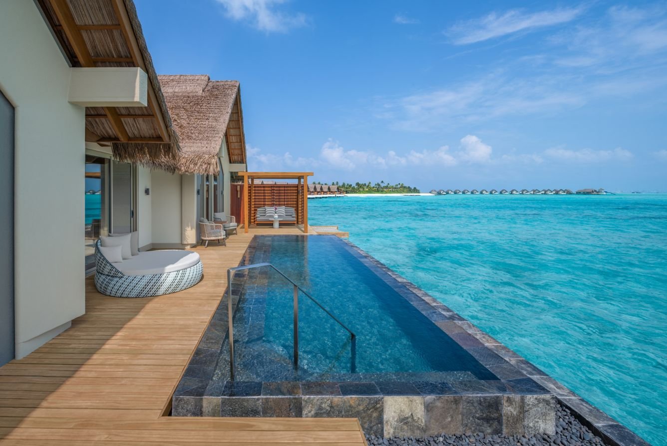 jw-mlejm-villa-pool-deck-27229_Classic-Hor.jpeg