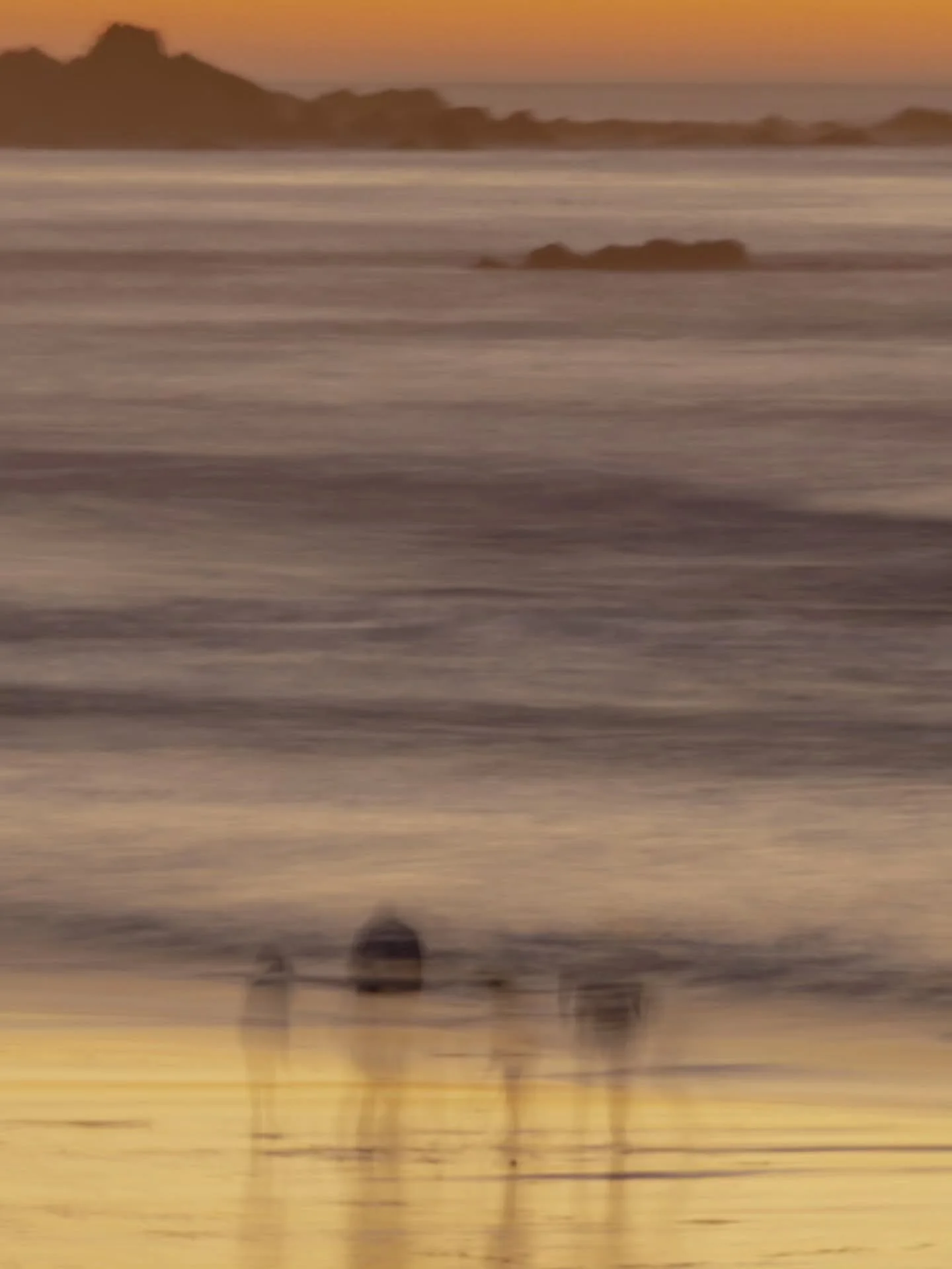 They forgot what they lost, but they know it was good.

#ghosts
#dusk
#waves
#liminal
#5hashtagssucks