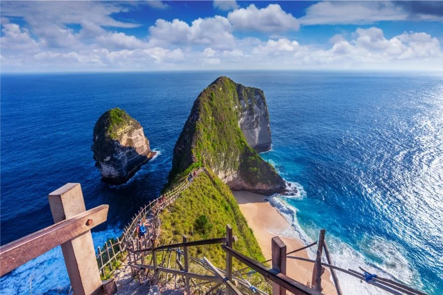 kelingking-beach-nusa-penida-island-bali-indonesia-900x600-fit.jpg