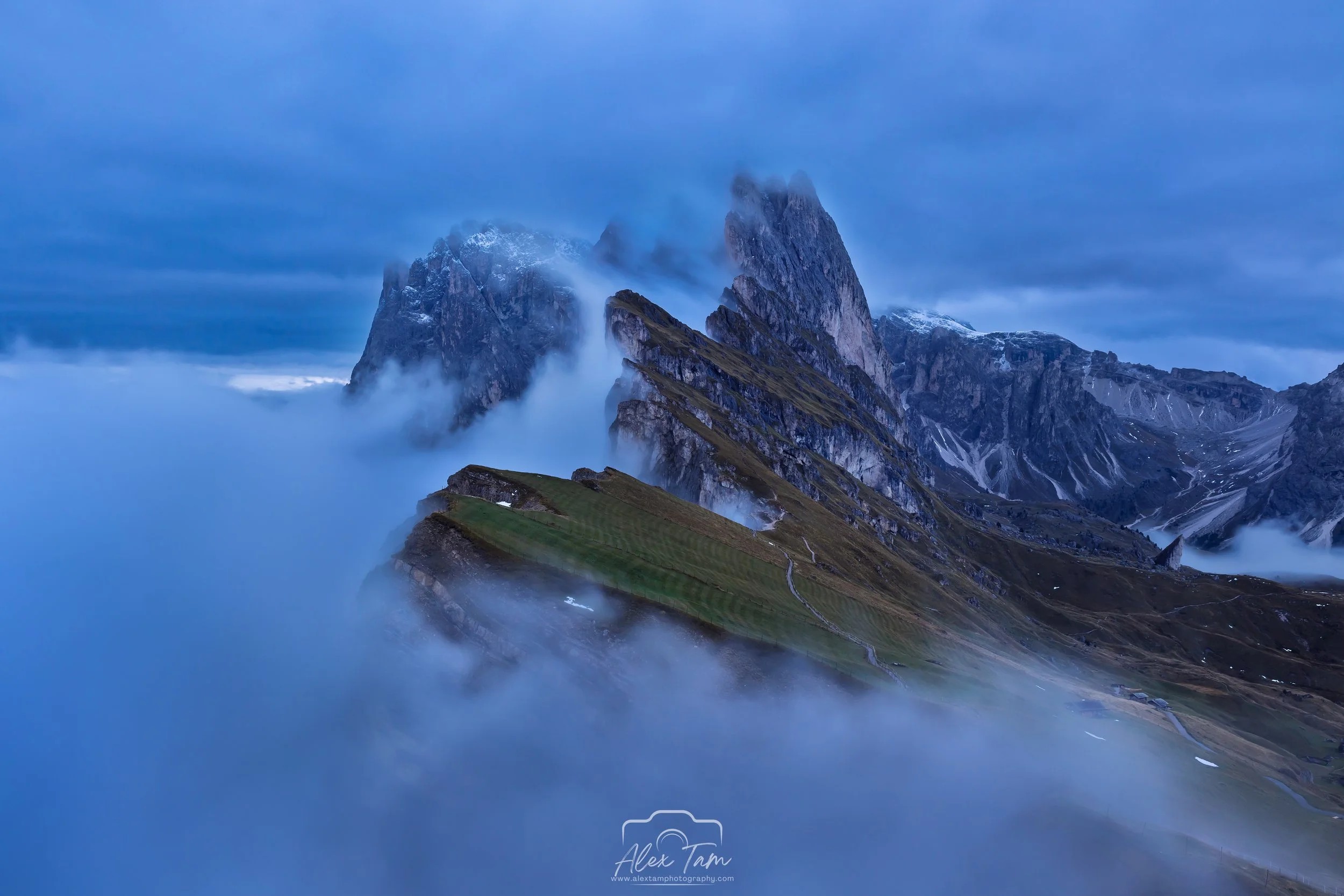 Seceda blue morning