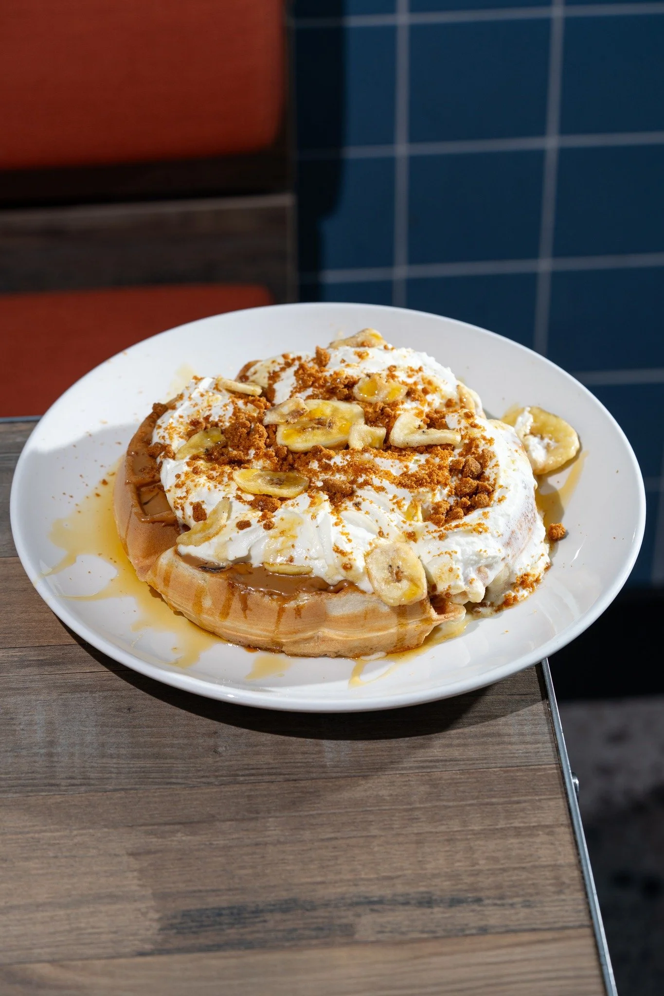 Waffles just hit different 🧇💛

Fresh, warm, and made to satisfy that sweet tooth &ndash; whether you like them simple or loaded up with toppings 🍓🍫🍦

Perfect as a treat, a pick-me-up, or just because you deserve it 😏

Pair it with a milkshake o