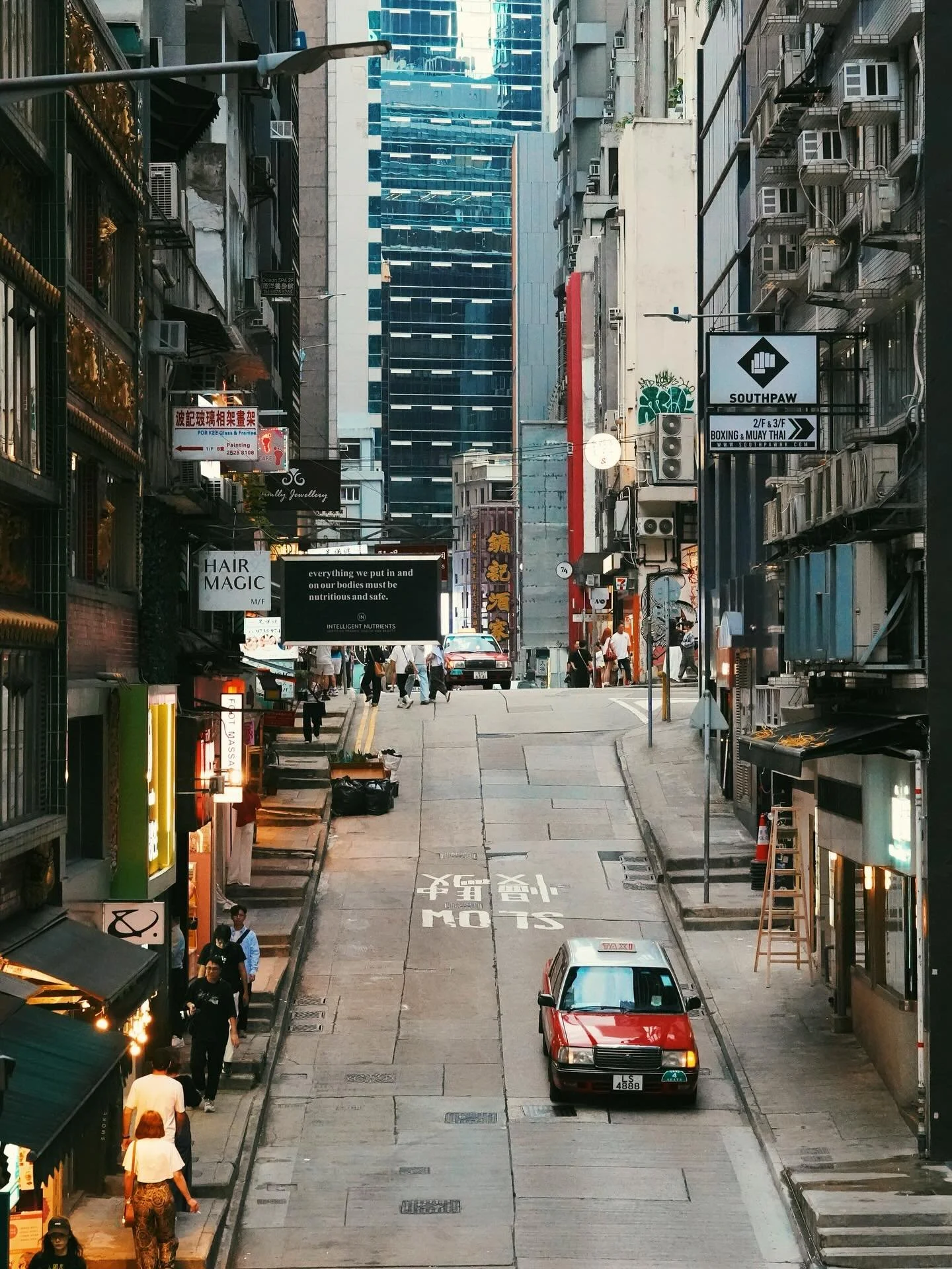 - 26.10.2025

每次從觀景窗看這個城市
又會覺得它又漂亮了一點

:)