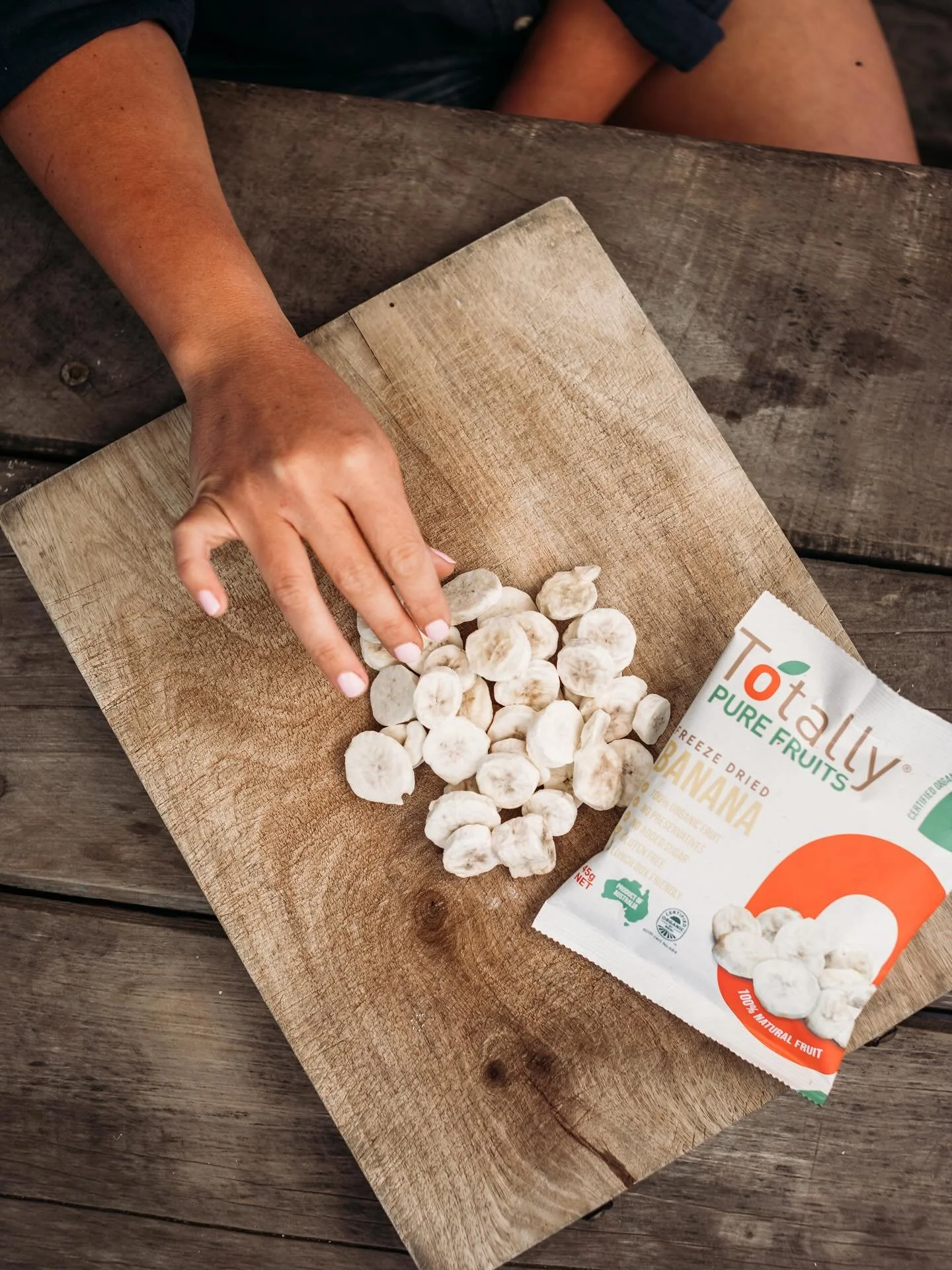 Banana but make it crunchy! 🍌

Bananas are full of potassium and fibre, with no added sugar. Just 100% fruit fuel for your day, making it a quick and nutritious snack for on the go 🤩