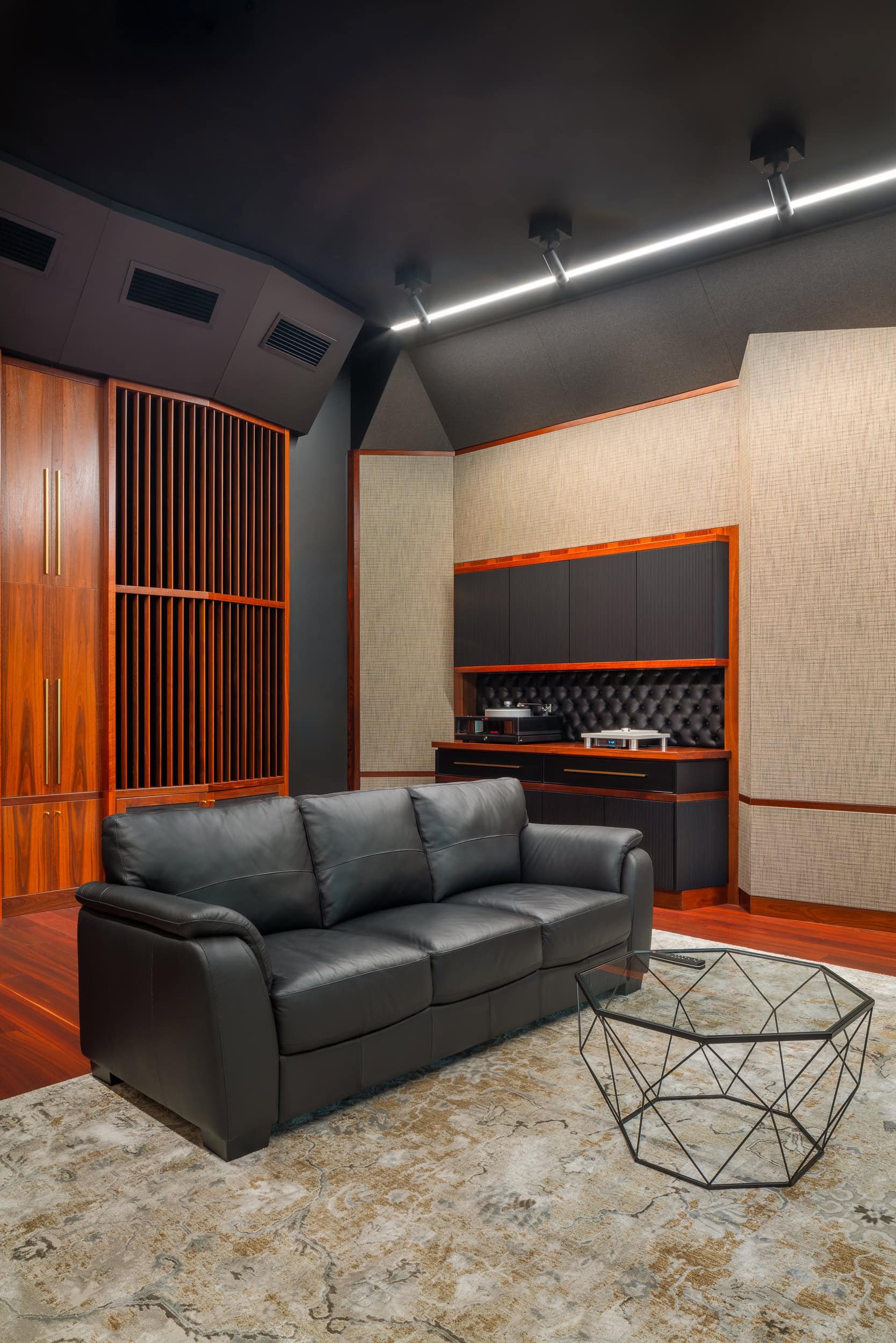 Kyron-Audio Phoenix-16.jpg