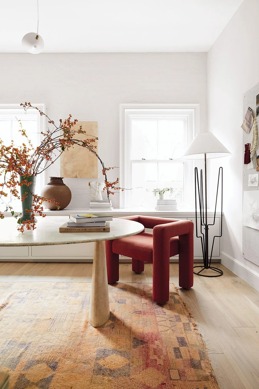 Warm Minimalism with Sculptural Contrast