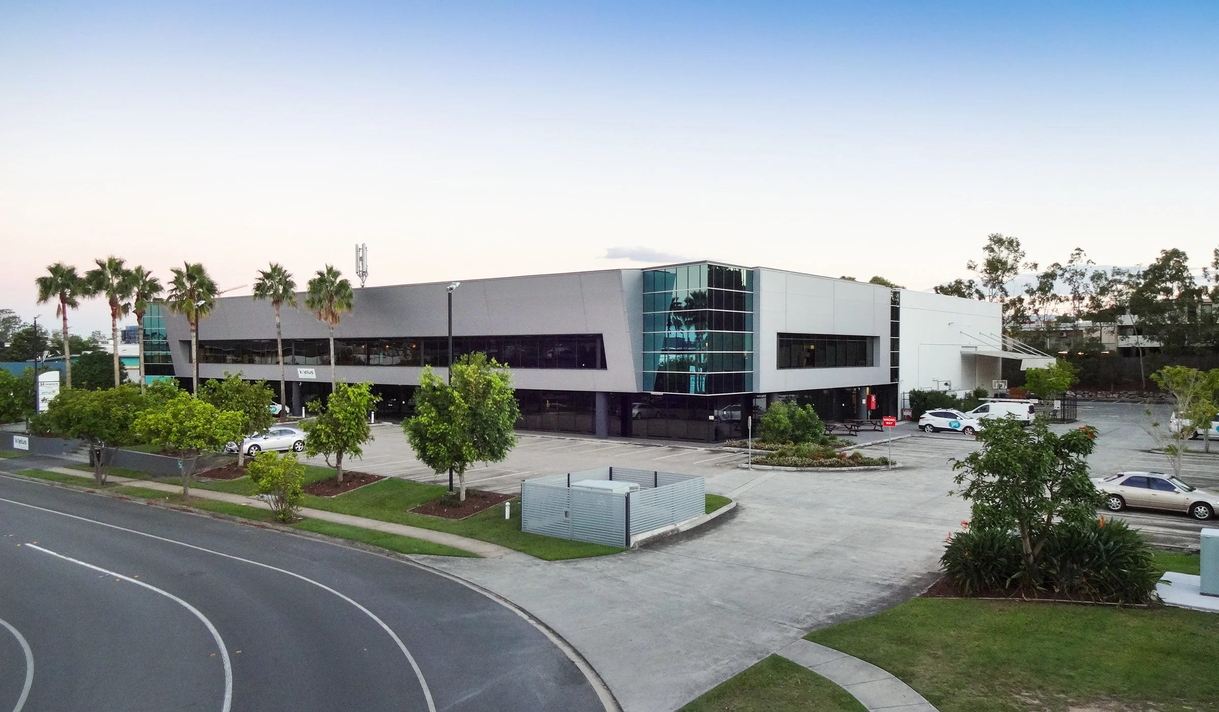 Corp Drv Dusk_05_pre.jpg