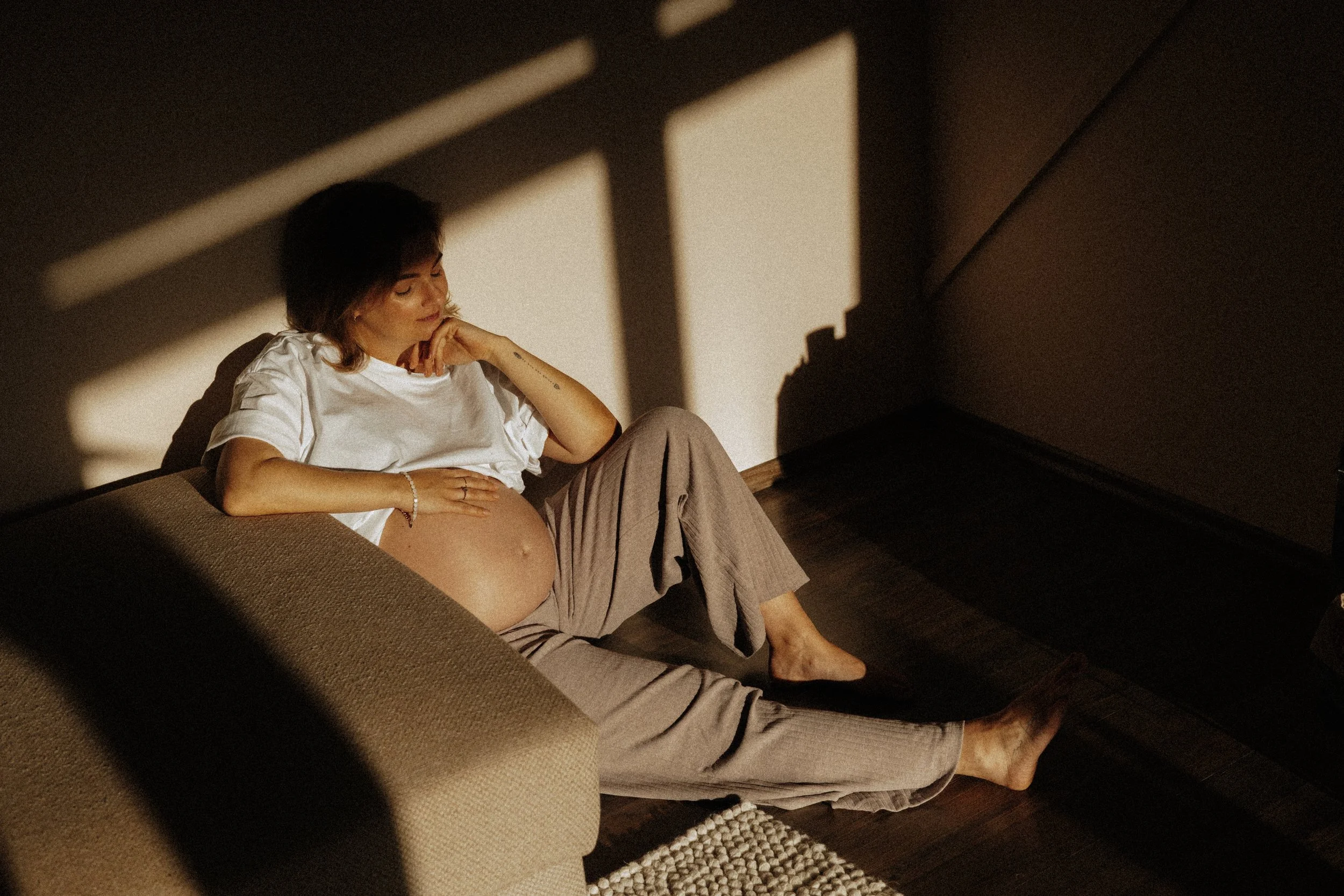 Intimes Schwangerschaftsshooting Zuhause