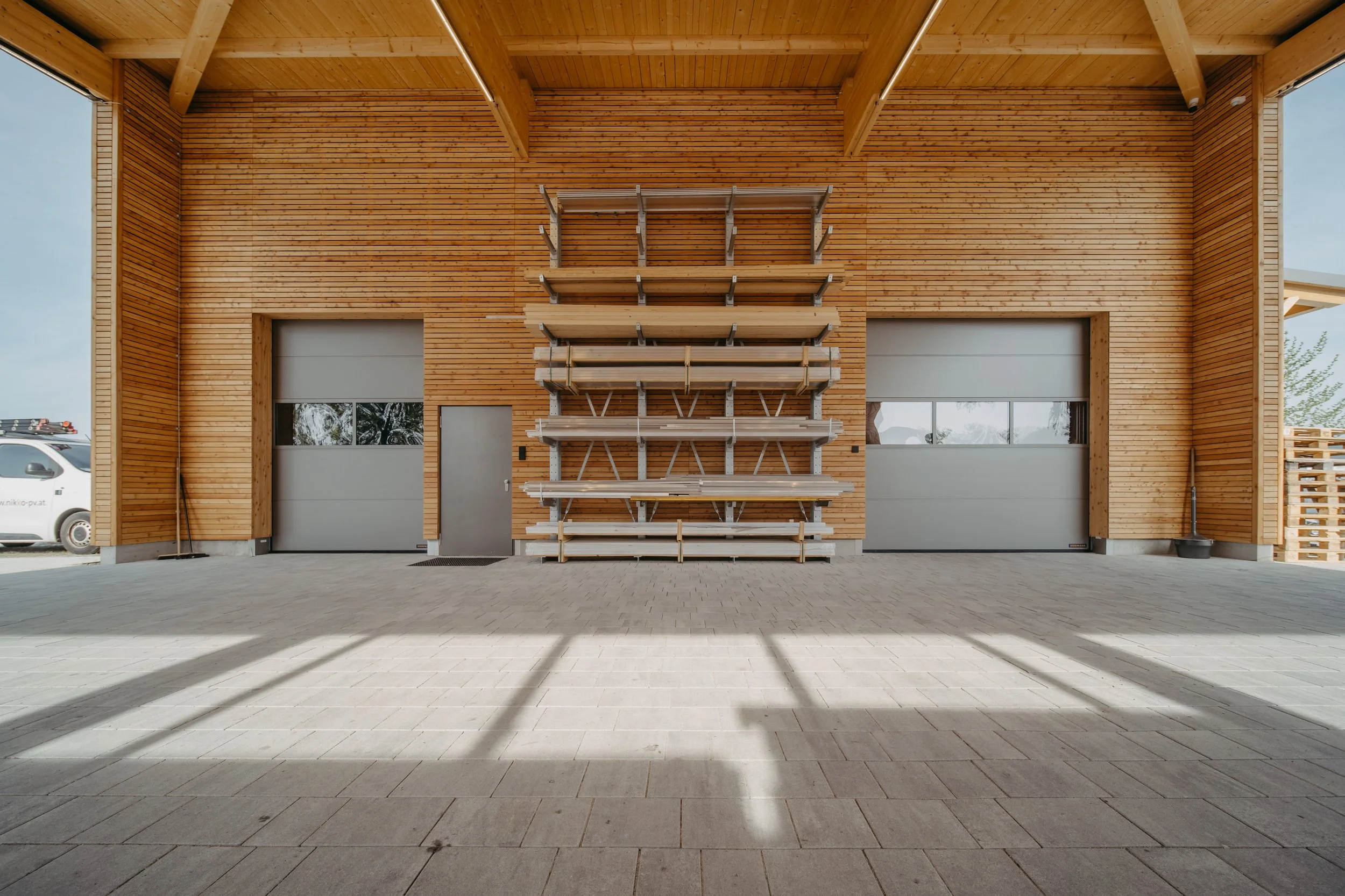 Nikko Photovoltaik GmbH - Industrietore, Innentüren