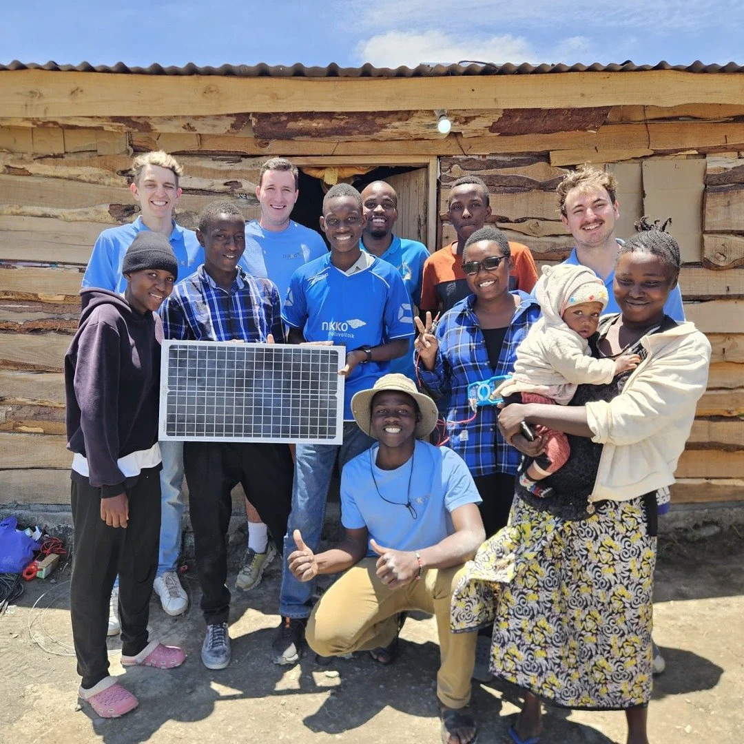 Zukunft gestalten mit Solarenergie! 🌍🌞 

Das Team von @&zwnj;nikkophotovoltaik setzt ein gro&szlig;es Zeichen f&uuml;r nachhaltige Entwicklung: In Tansania werden die Photovoltaik-Profis von morgen ausgebildet! 💡🔧 Die ersten f&uuml;nf Pico System