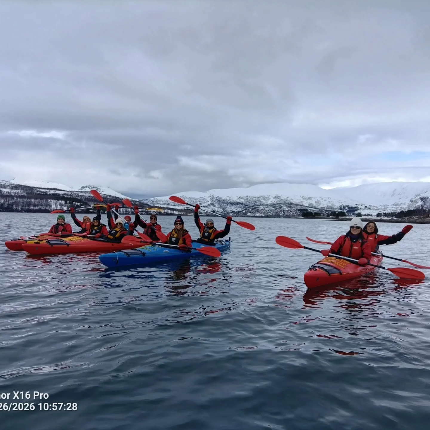 One of our absolute favourite things to do! And the best thing about it, its available all year around 💫

#kayak #troms&oslash; #elevatenorway