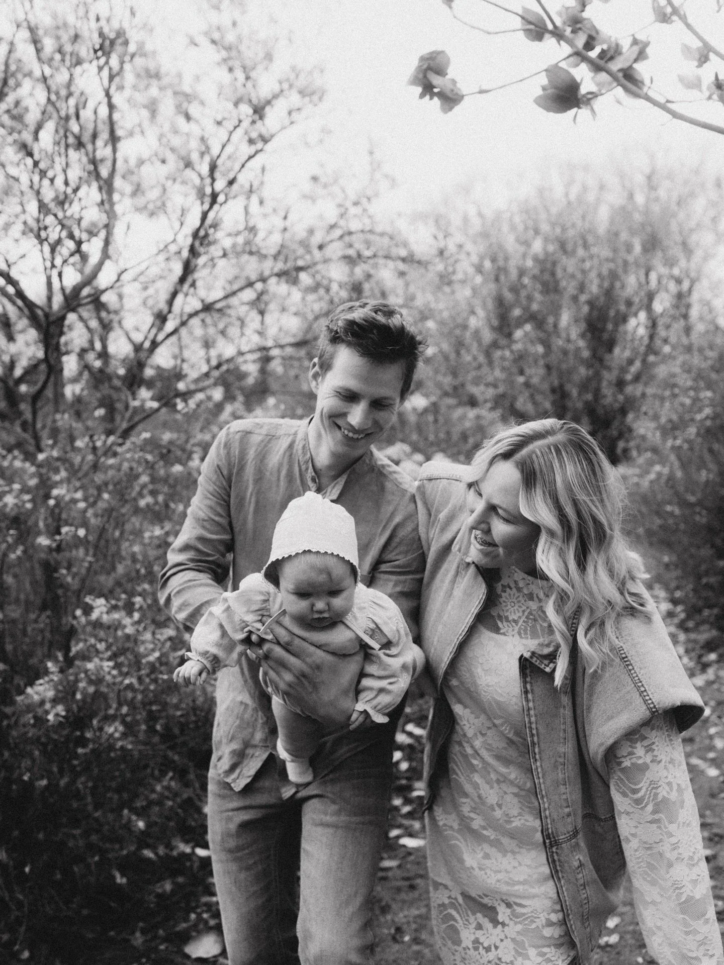 sommige verhalen beginnen niet vandaag, maar al veel eerder.

ik denk terug aan 2023, aan hun eerste keer voor mijn lens. aan hoe alles toen nog zo pril voelde, alsof het verhaal zich nog moest ontvouwen.

en nu staan ze hier opnieuw. niet meer aan h