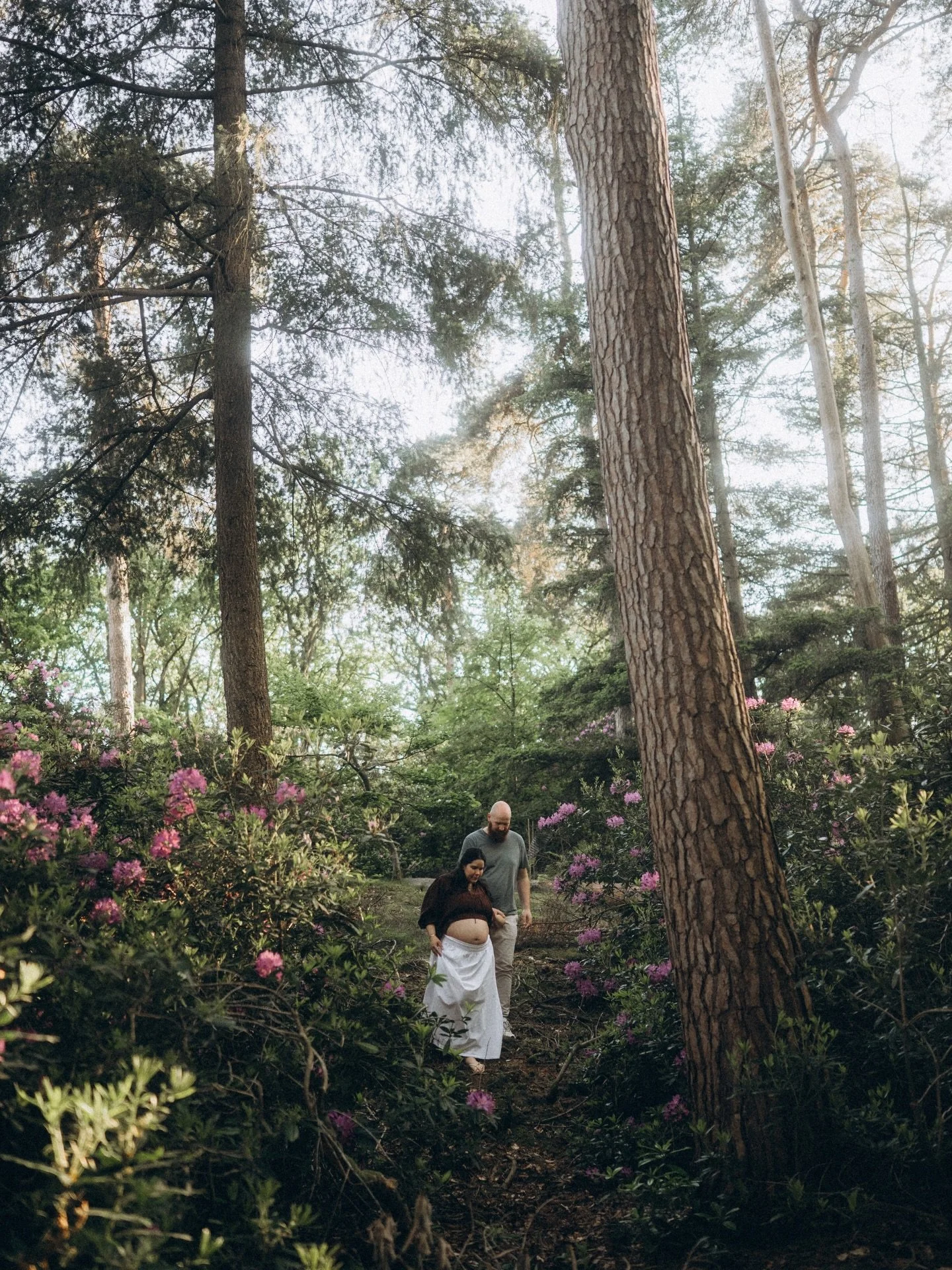Sommige verhalen mag ik blijven volgen.

Ik mocht al hun microwedding vastleggen.
En nu stonden ze opnieuw voor mijn lens. Met z&rsquo;n twee&euml;n, maar eigenlijk al met z&rsquo;n drie&euml;n.

Dat blijft misschien wel &eacute;&eacute;n van de mooi