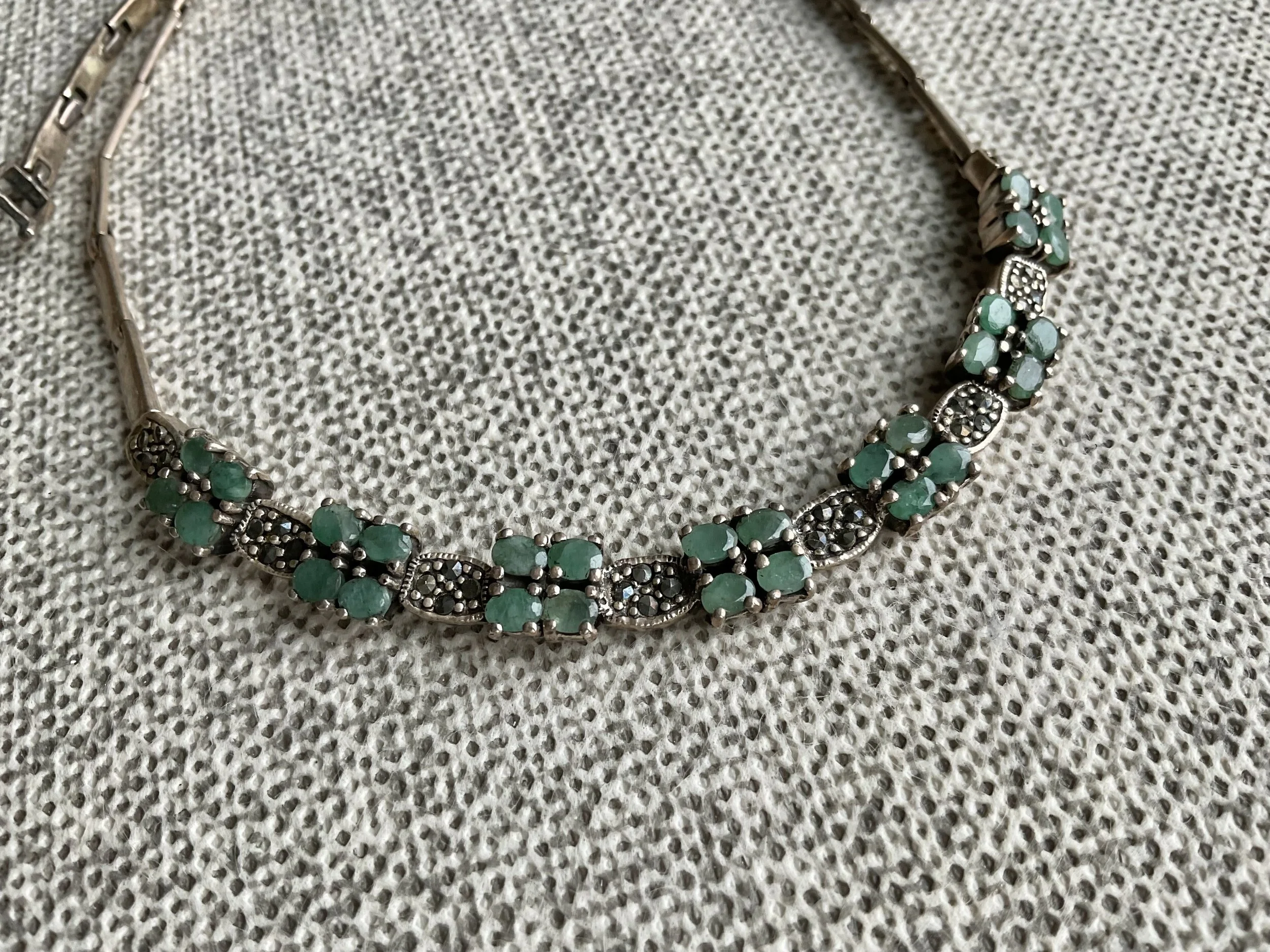Vintage Green Neck 02.jpeg