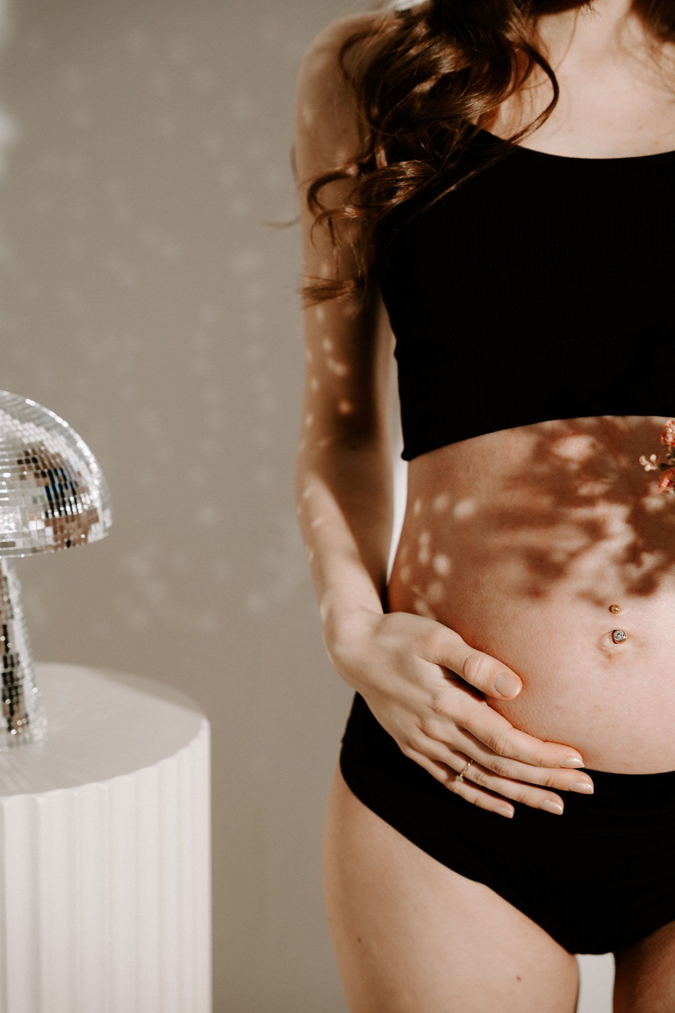 Babybauchshooting im Tageslichtstudio Bergisch Gladbach