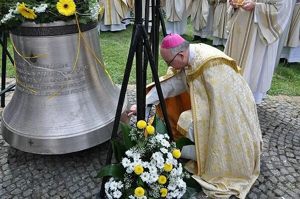 Glockenweihe in Heilige Familie