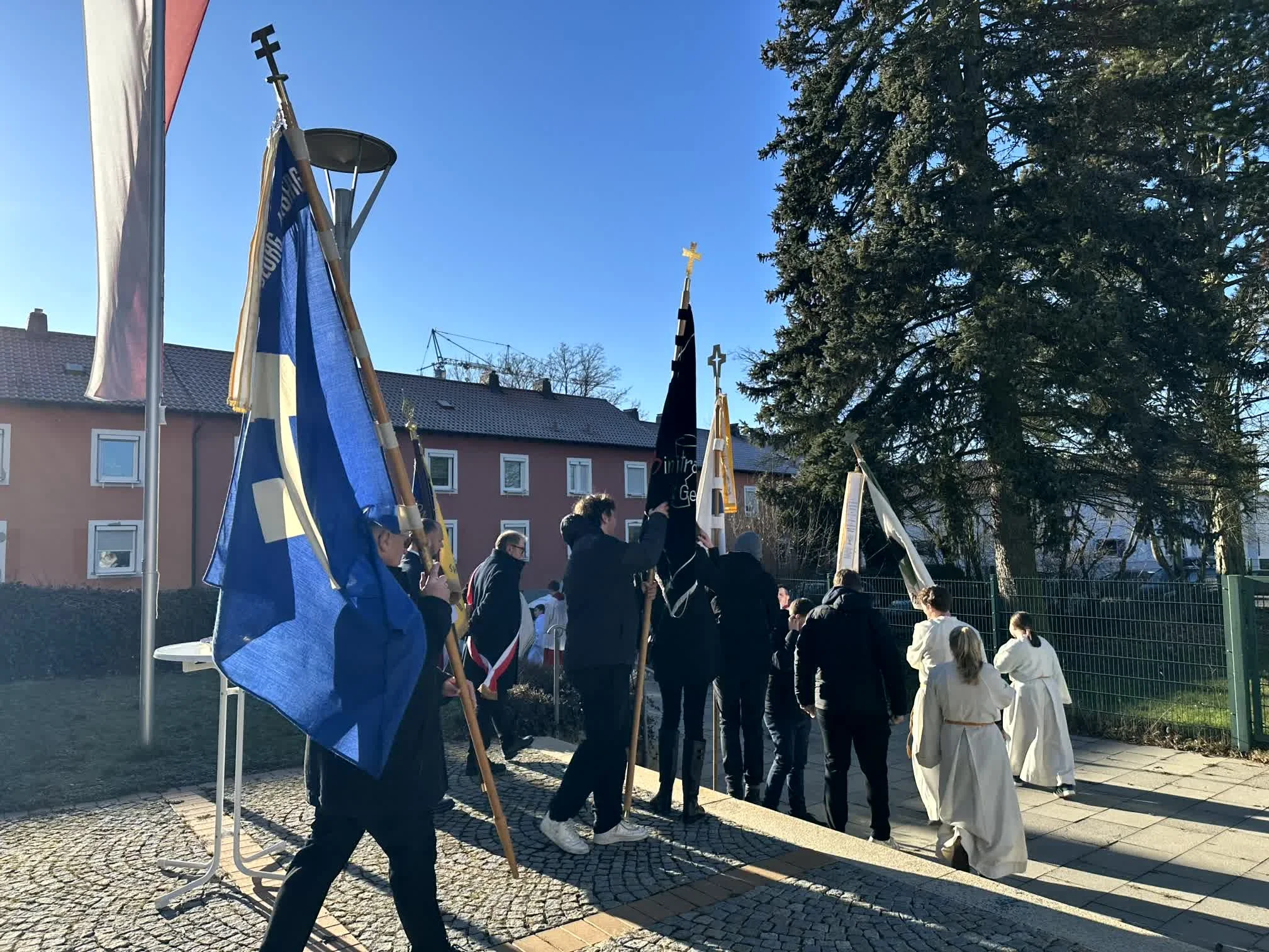 2025-12-28_Fahnenweihe_Minis_Hl_Familie (44).jpg