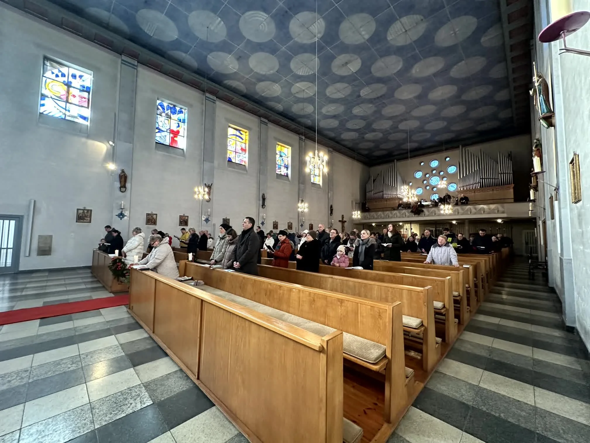 2025-12-28_Fahnenweihe_Minis_Hl_Familie (20).jpg