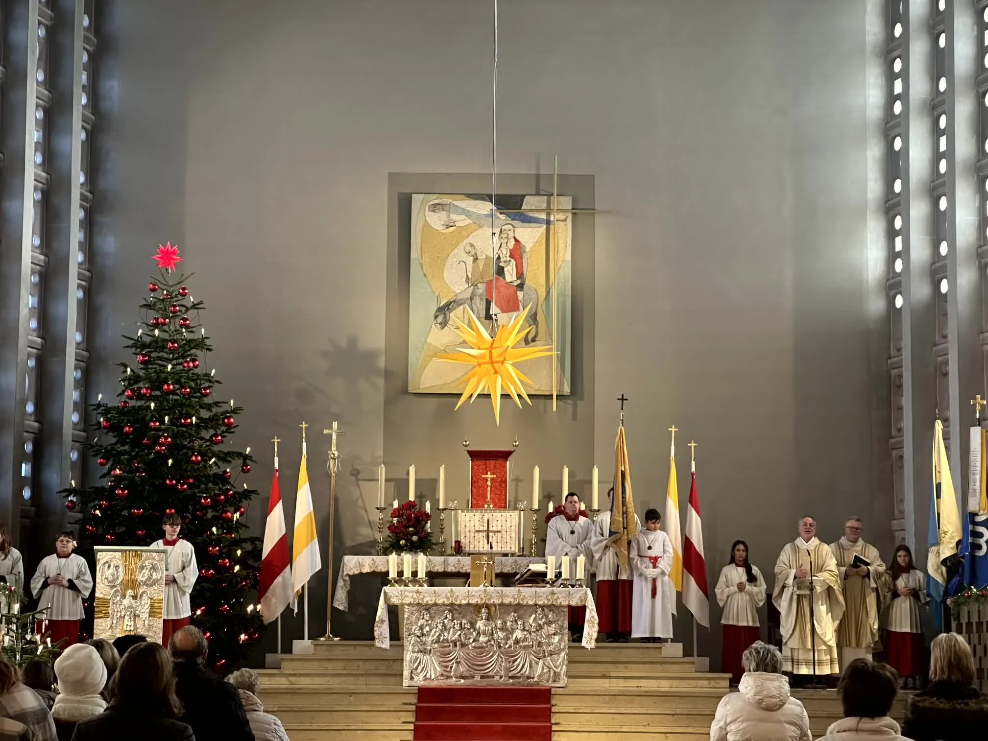 2025-12-28_Fahnenweihe_Minis_Hl_Familie (22).jpg