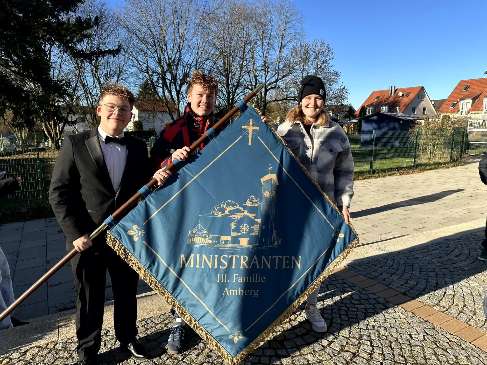 2025-12-28_Fahnenweihe_Minis_Hl_Familie (46).jpg