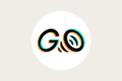 Abstraktes Logo mit den Buchstaben G und O, mit künstlerischem Design und Farbverzerrung.