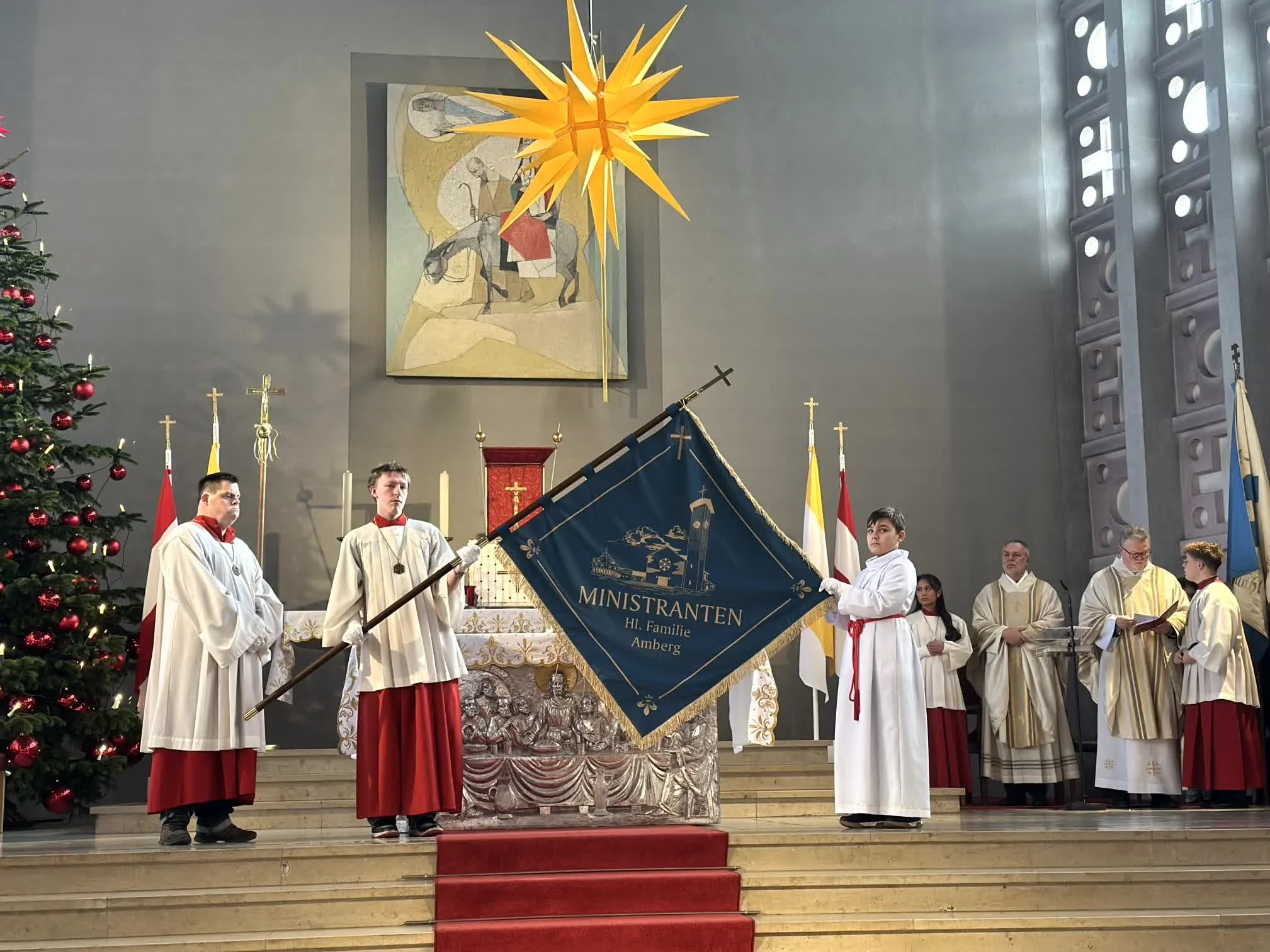 2025-12-28_Fahnenweihe_Minis_Hl_Familie (26).jpg