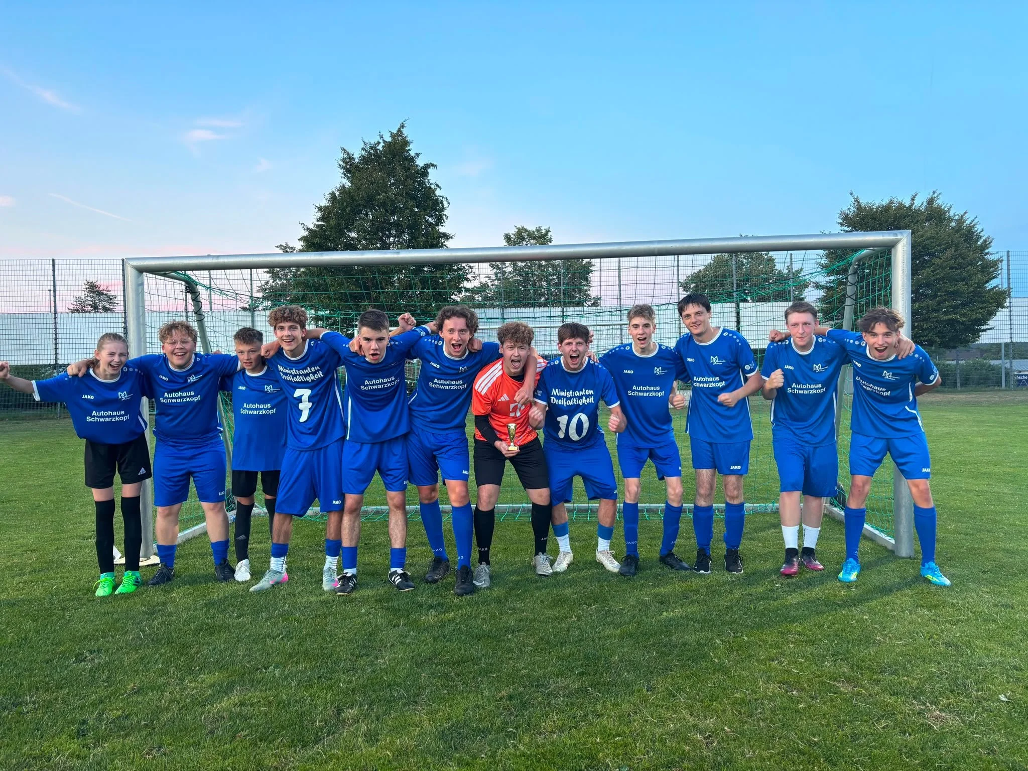 Fußballspiel Minis gg. Eltern