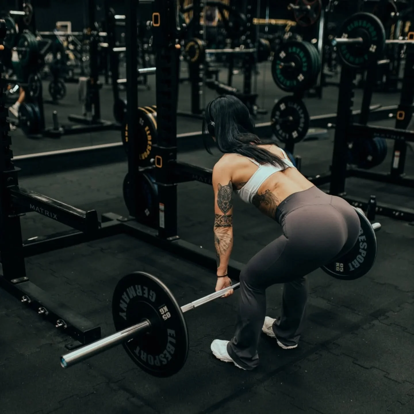 The older I get the more I realise happiness is..

Quiet Mornings, a clean Space, early nights, a safe Home and people wo dont drain my Energy.

📷@marv.bach 🌞⚡️

#workout #fitness #training #keepgoing