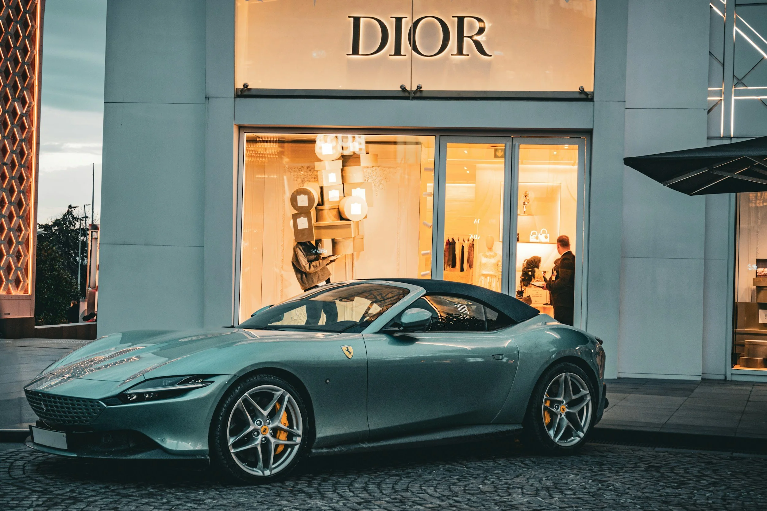 Privatized luxury boutique in Paris reserved for private shopping
