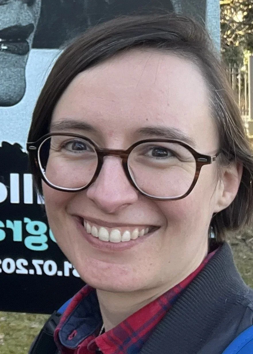 Das Bild zeigt die Künstlerin Christiane Kritzer.