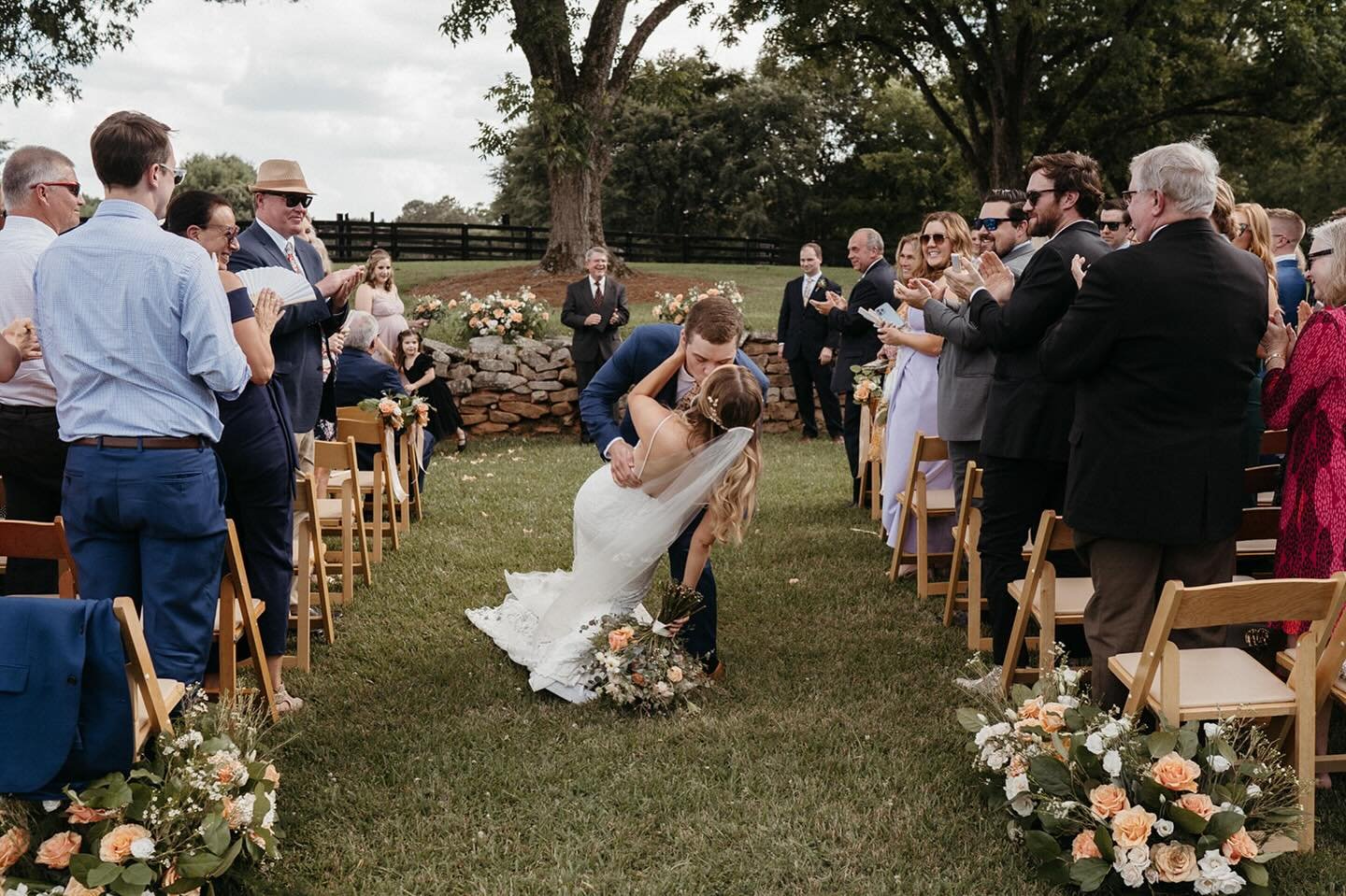 We love looking back at beautiful weddings...and beautiful flowers! 😉💐 

Happy 3rd Anniversary, Alex &amp; Jonathan!

📷: @rachelpourchierphoto 

#forageandflower #forageandflowerweddings #forageandflowerevents #anniversary #serenbe #serenbewedding